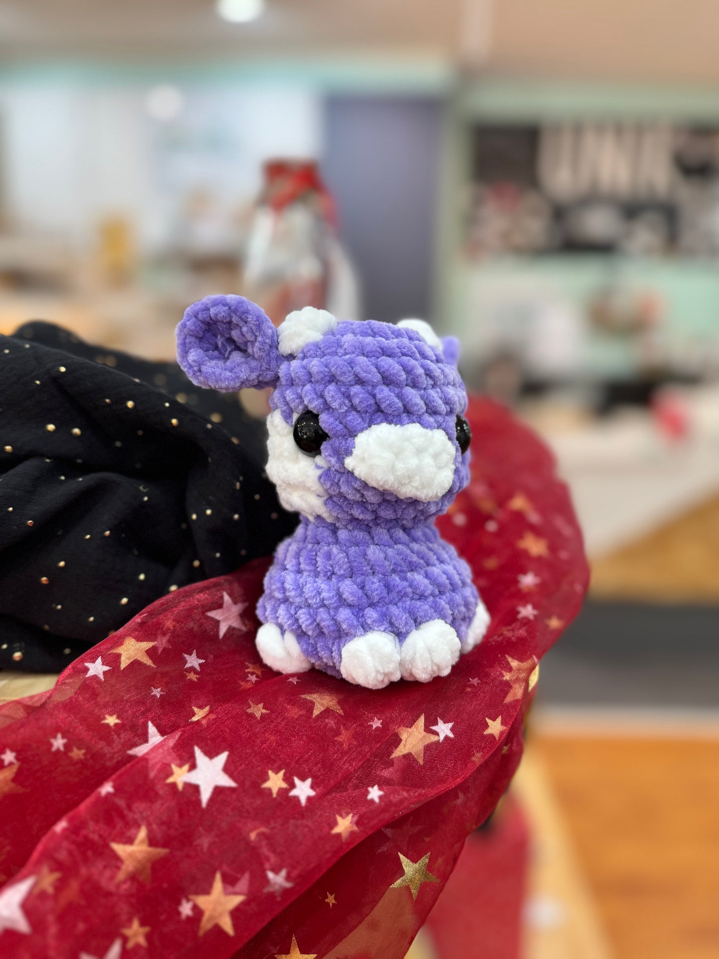peluche vache milka amigurumi vache crochet fait main en France, idée cadeau enfant ado et fan de vaches