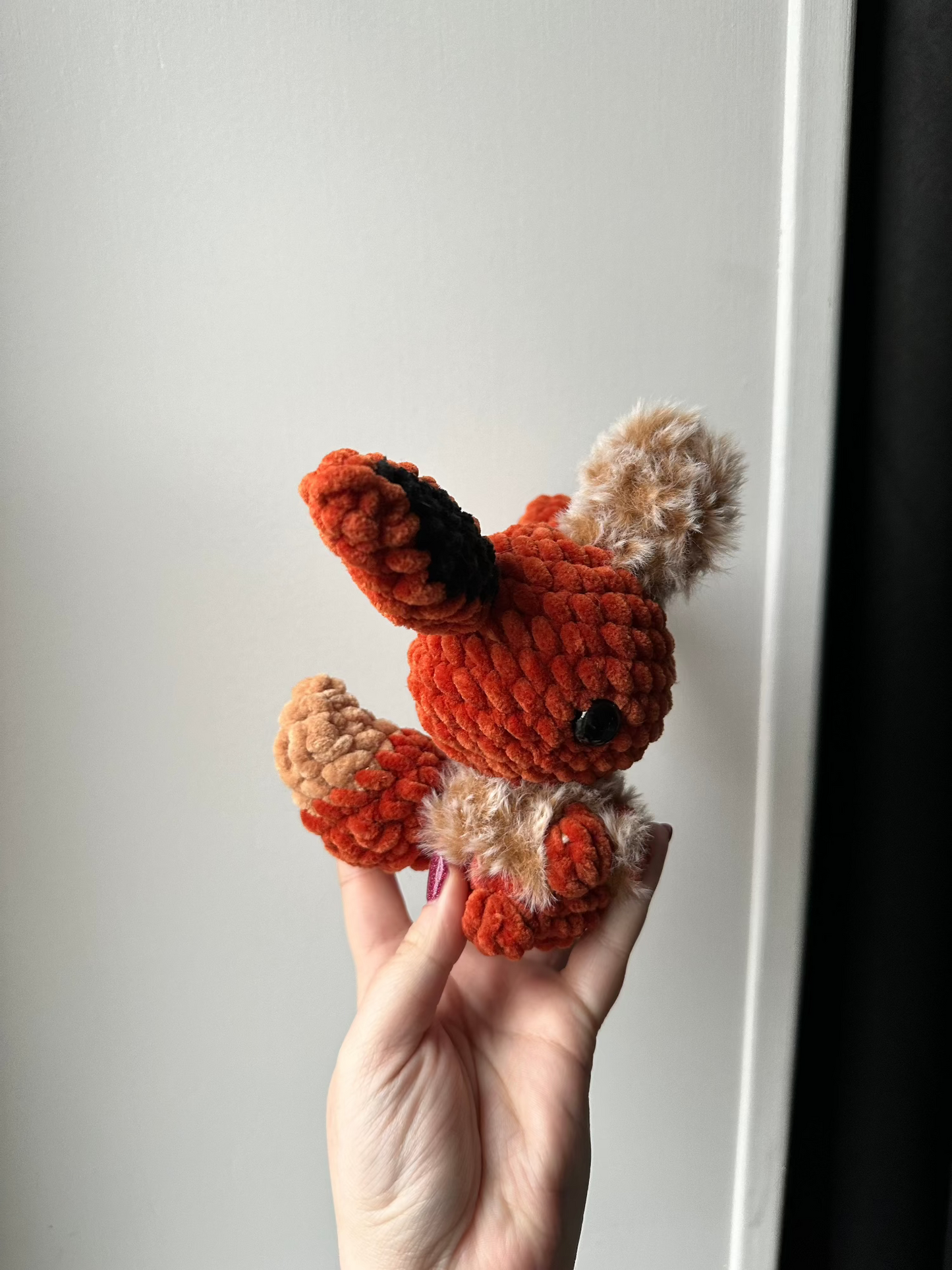peluche pyroli flareon au crochet amigurumi pokemon fait main