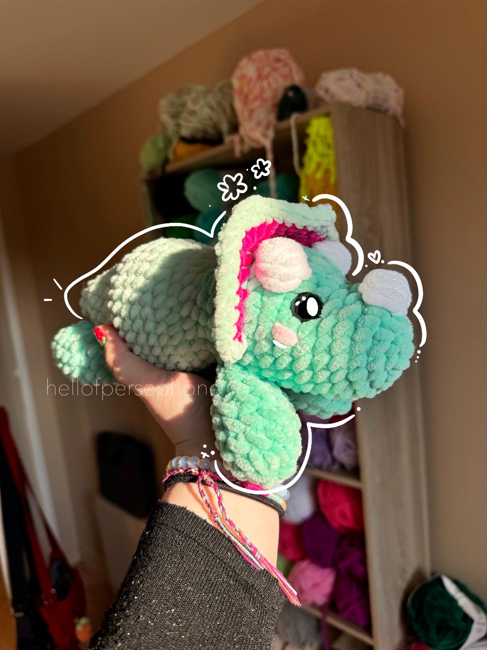 peluche triceratops au crochet peluche dinosaure au crochet fait main amigurumi dinosaure