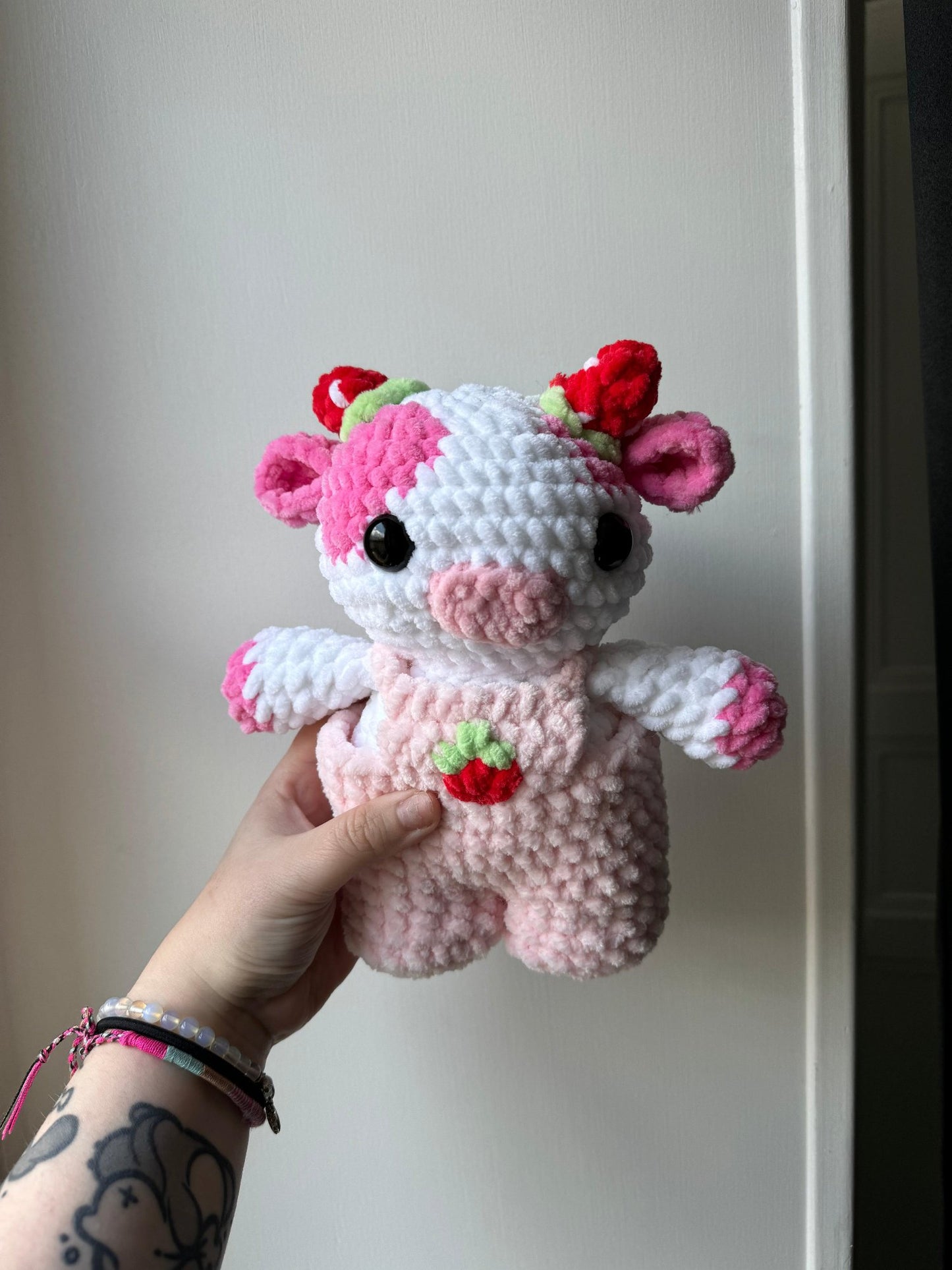 peluche vache au crochet salopette fruits fraise