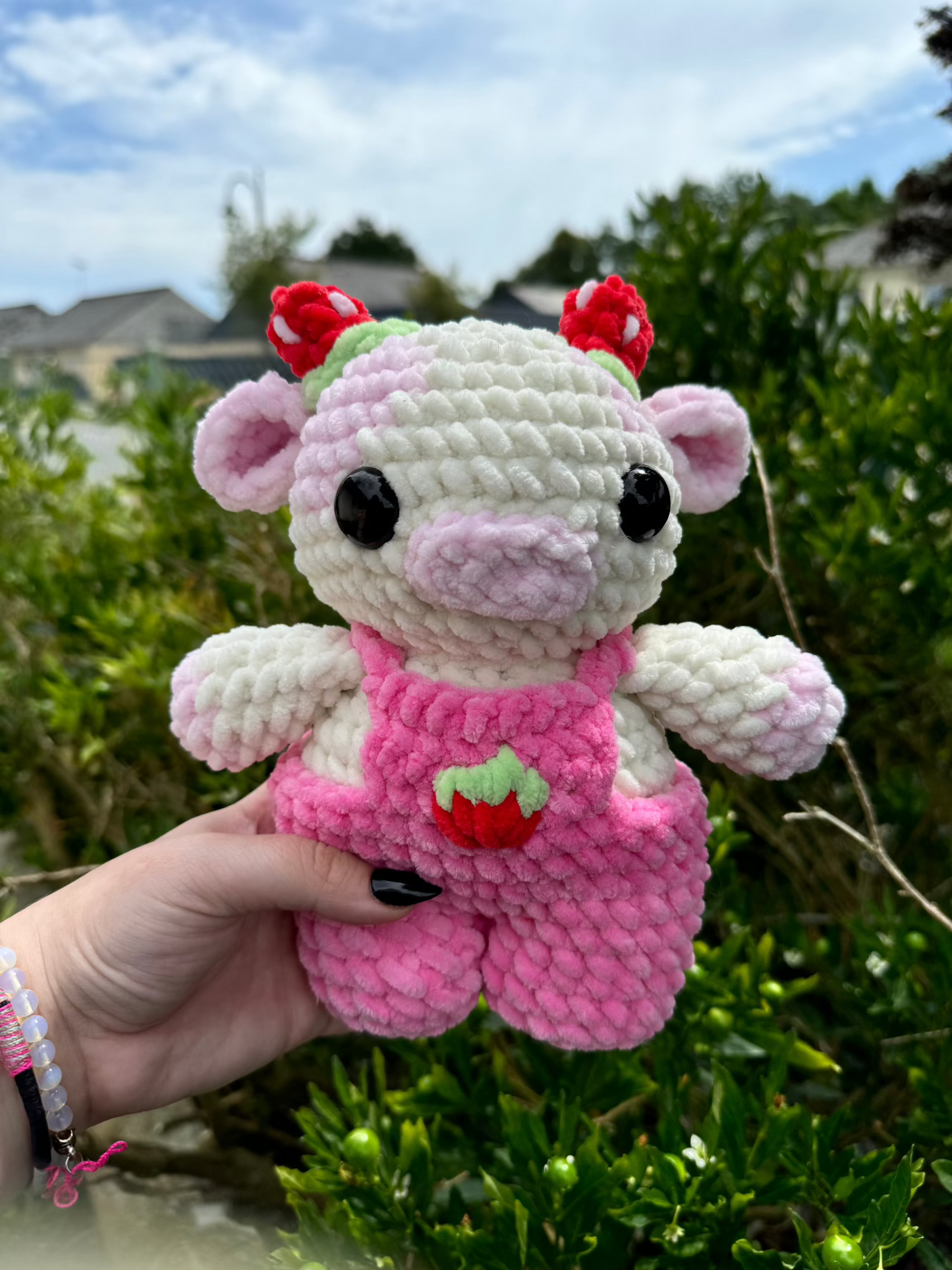 peluche au crochet vache fraise salopette rose amigurumi 100% fait main