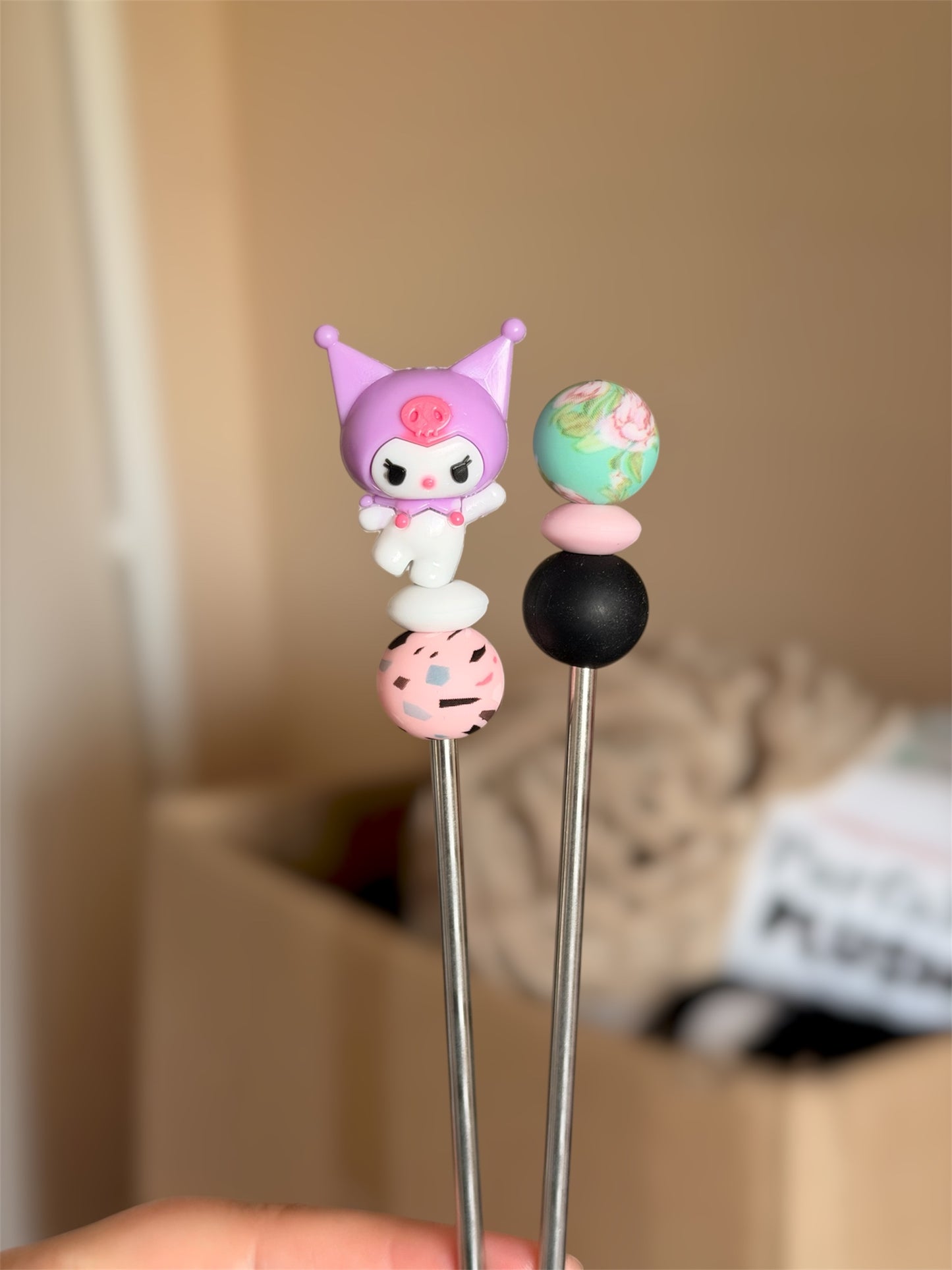 Amisticks, amigurumi sticks pour peluches amigurumi, bâtons pour amigurumi - Materiel pour le crochet 🧶
Ajoute un nouvel outil à ta collection avec ces bâtons pour amigurumi (amigurumi sticks) et leurs perles en silicone super mignonnes !