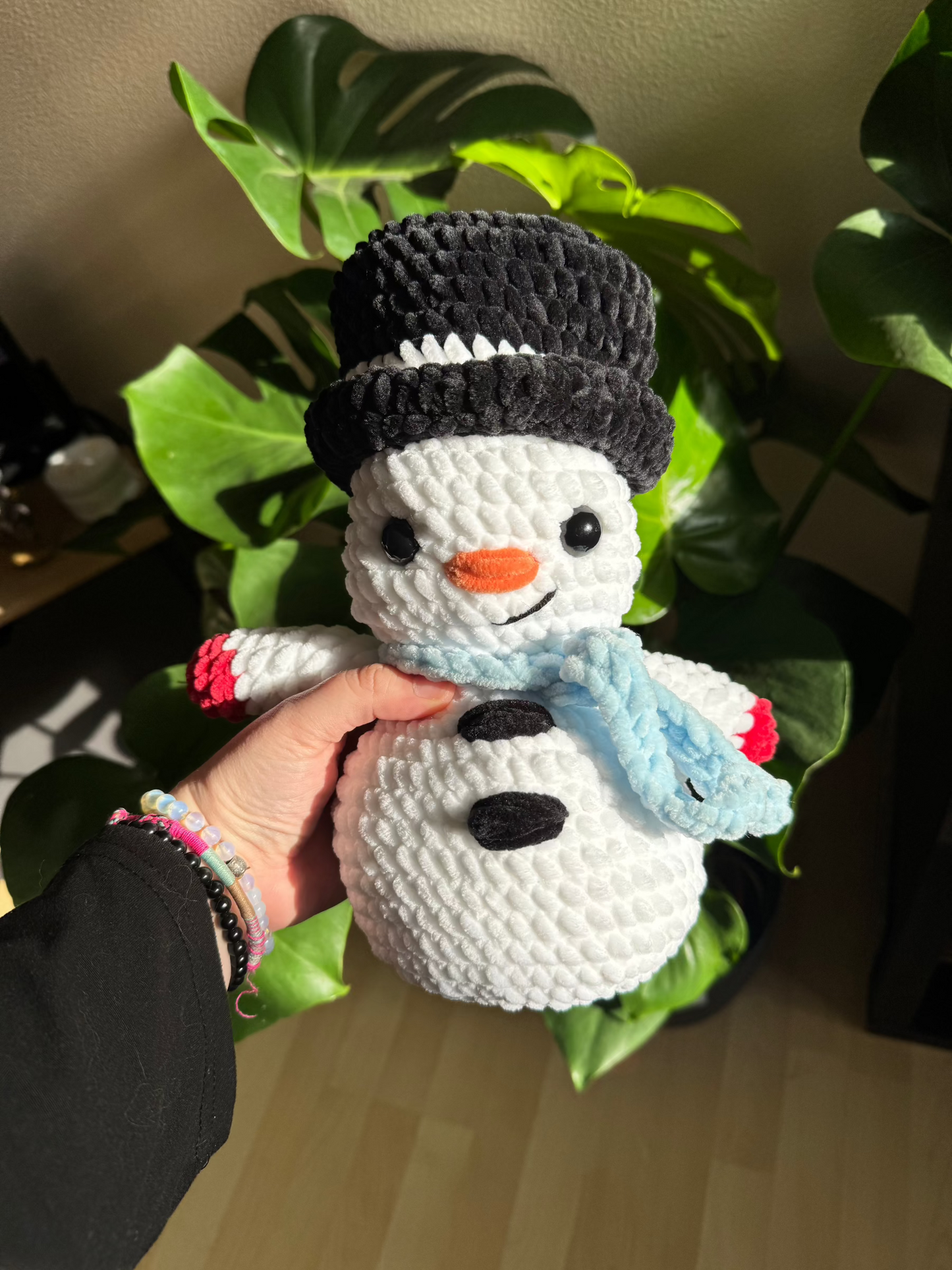 bonhomme de neige au crochet decoration de noel idees cadeaux 100% fait main avec de la laine chenille certifiée Oeko-Tex