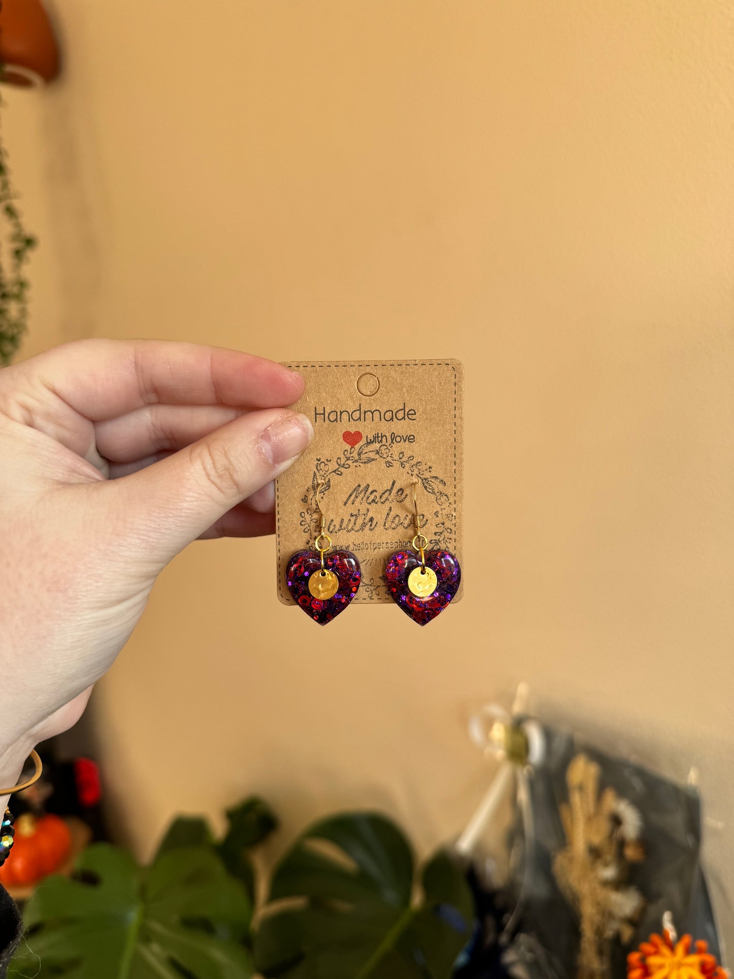 boucles oreilles coeur violet rouge acier inoxydable or resine paillettes pampilles