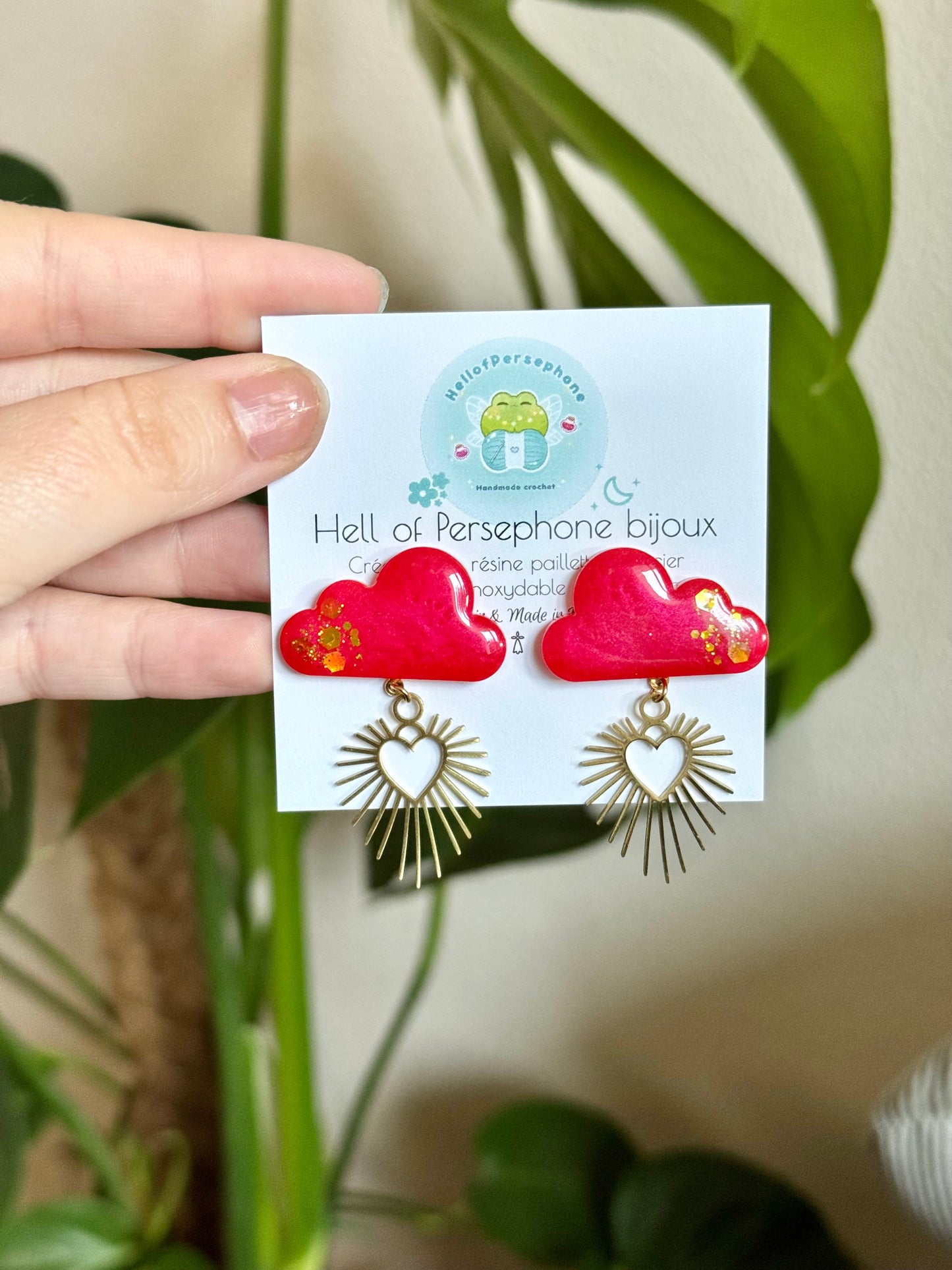 boucles d'oreilles pendantes, boucles d’oreilles femme, boucles d'oreilles puces nuage cœur ex voto, puces d'oreilles nuage cœur ex voto acier inoxydable, pampilles résine paillettes, cloud ex voto heart earrings, nuage résine paillettes
