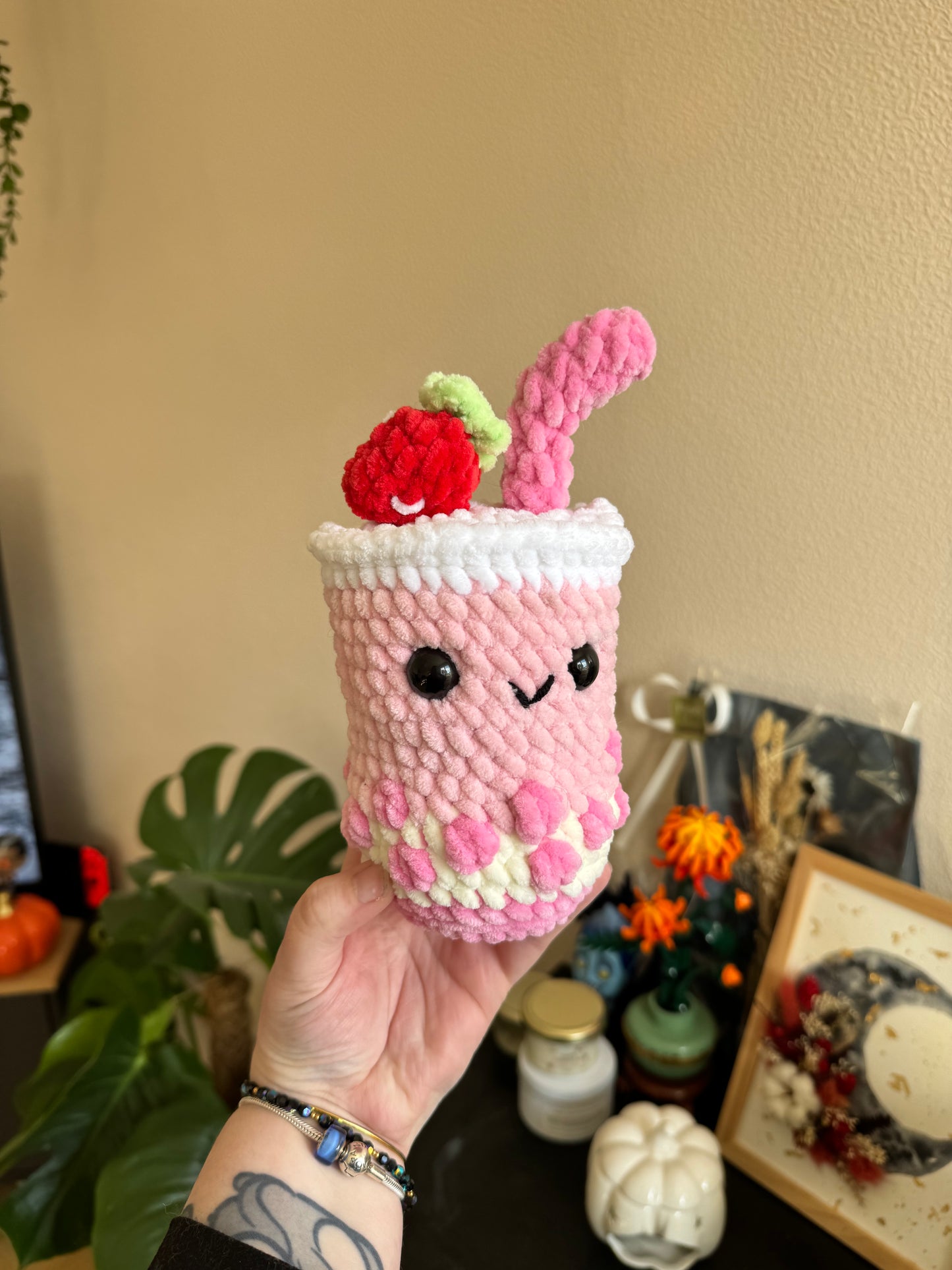 bubble tea amigurumi crochet, bubble tea plushie, bubble tea fraise deco