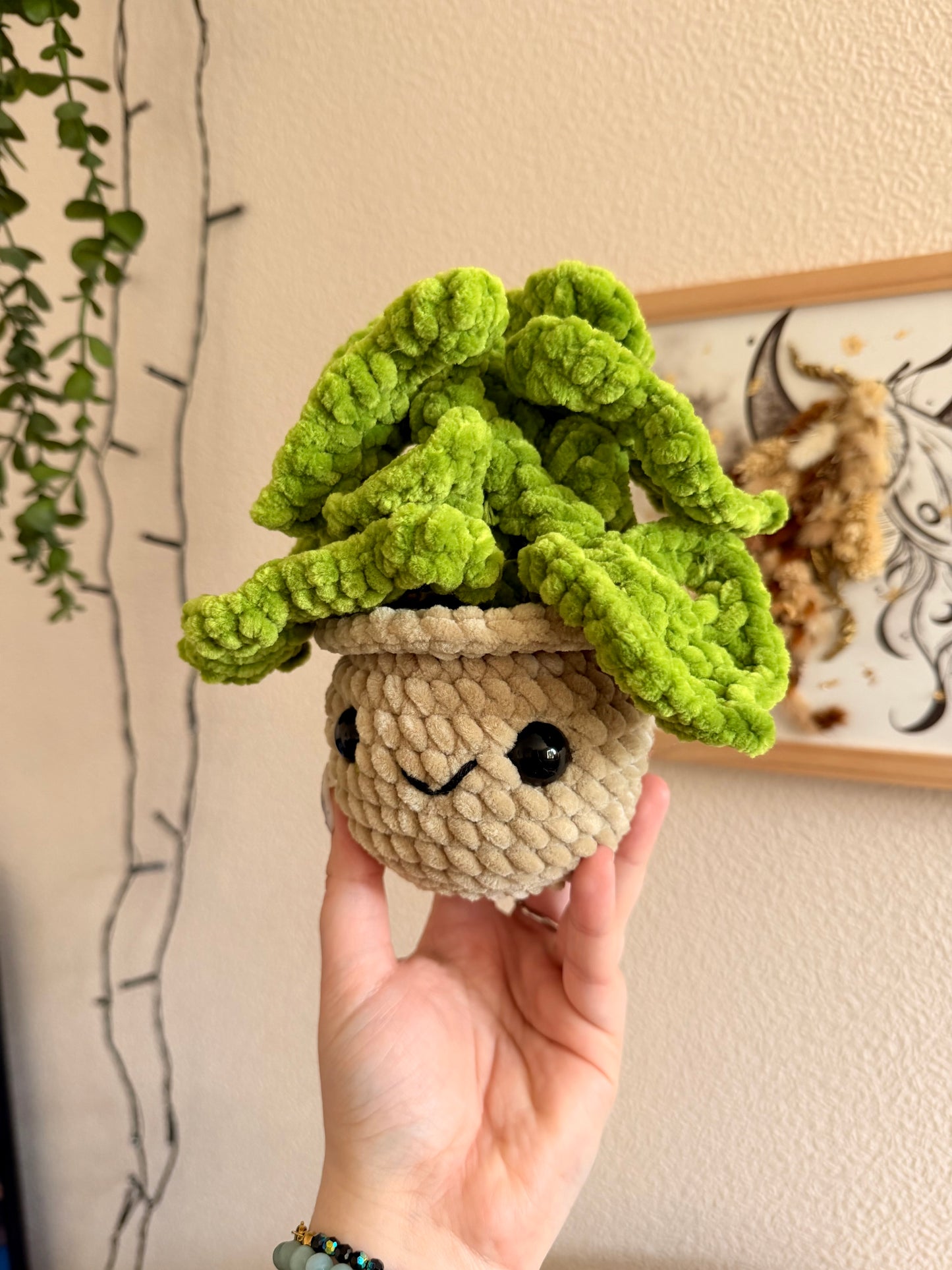 Plante en pot Monstera en Crochet - Décoration plante en crochet, fait-main
🧶 C’est le cadeau parfait pour toutes les personnes qui aiment les Monstera et qui aimeraient en avoir une miniature sur leur bureau ou sur leurs étagères. Ces Monstera au crochet ne nécessitent aucun entretien, pas besoin de les arroser