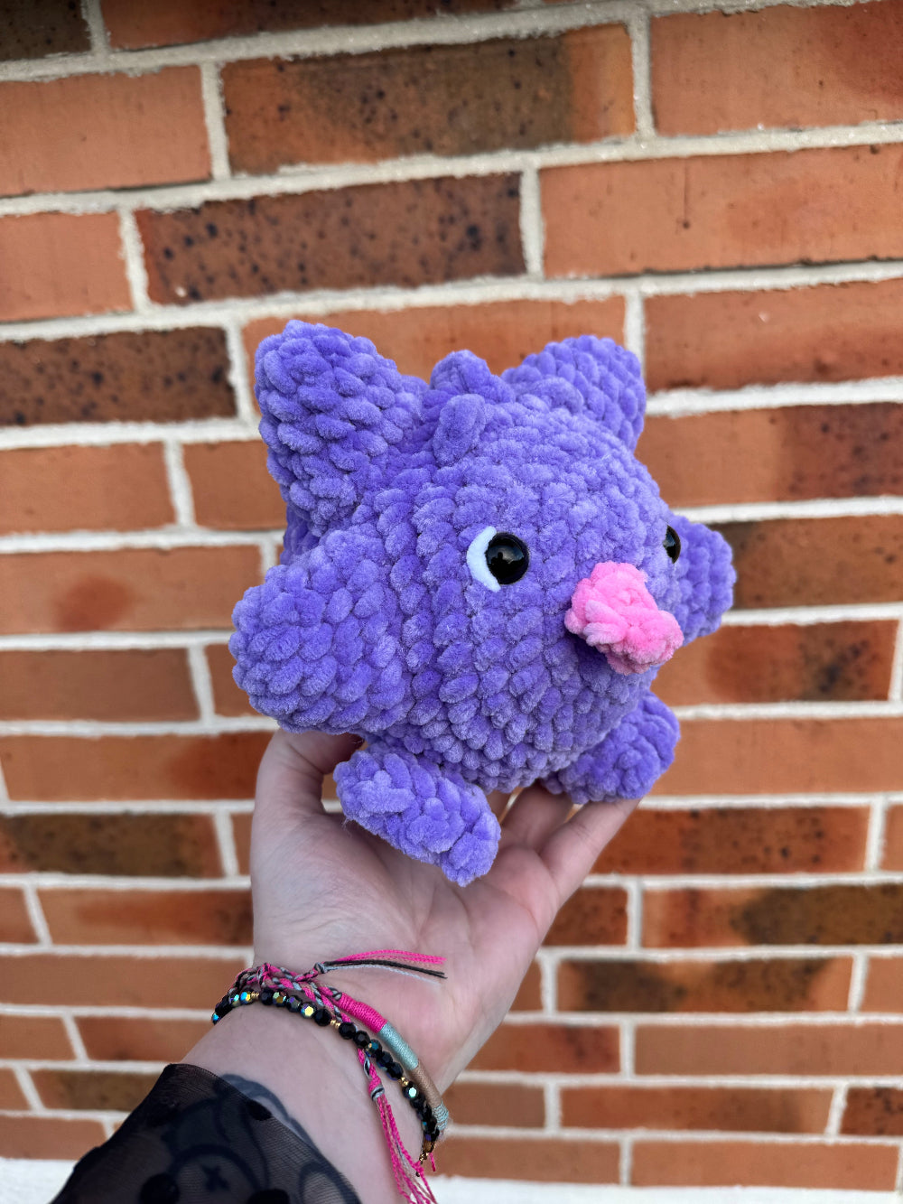 peluche ectoplasma gengar au crochet peluche pokemon fait main en France, cadeau pour adolescents, geek et fan de pokemon, idée cadeau noël ou anniversaire