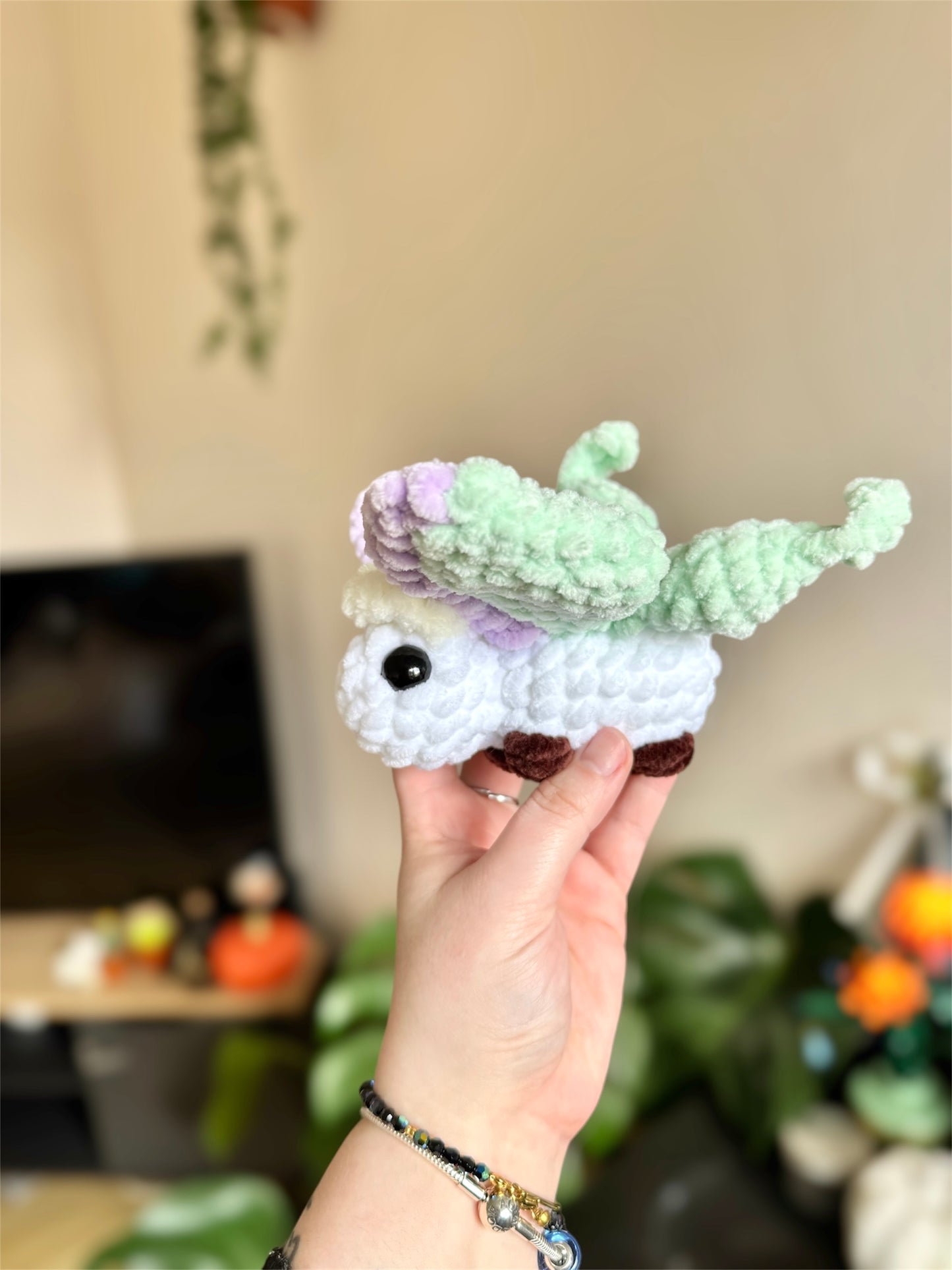 peluche crochet luna moth amigurumi papillon de nuit, peluche crochet fait main en France