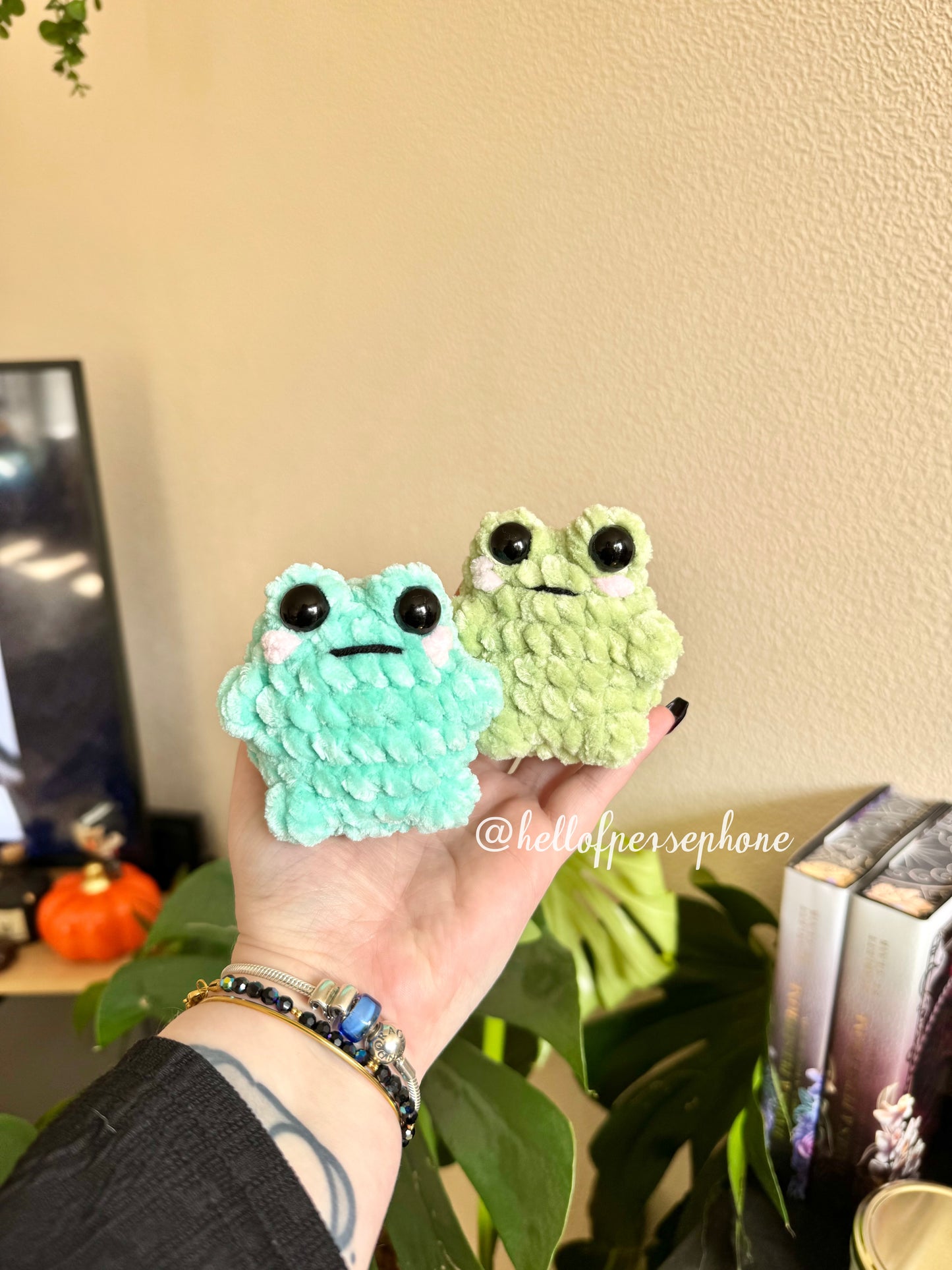 peluche crochet, peluche anti anxiété, peluche grenouille crochet, peluche grenouille amigurumi, amigurumi grenouille, peluche grenouille kawaii, cute frog crochet plushie