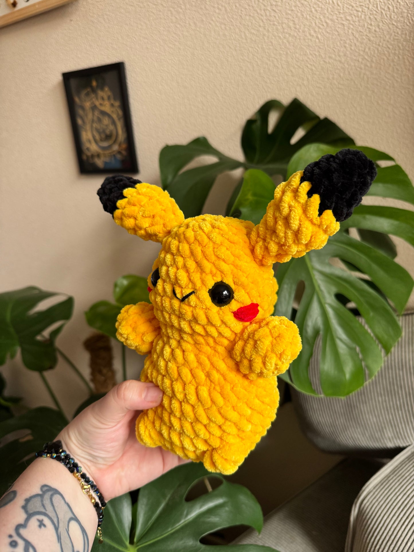 peluche Pikachu au crochet amigurumi fait main, cadeau pokemon crochet artisanal