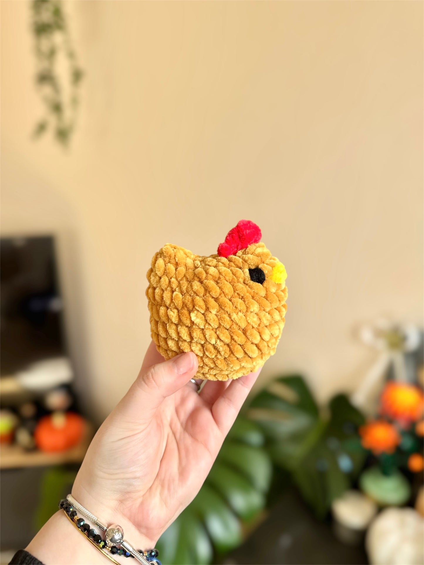 peluche poule crochet yeux brodes pour bebes, amigurumi poule fait main