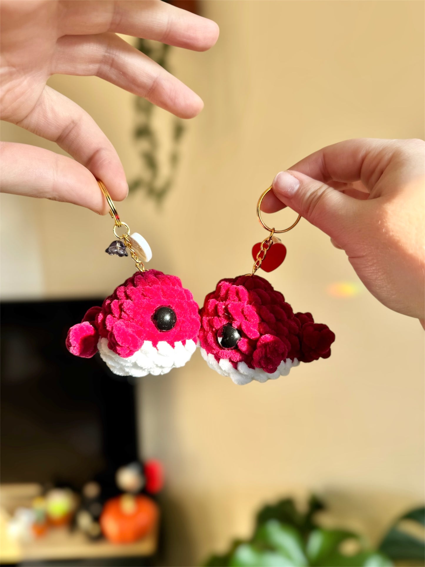 porte clés paire pour couples baleine duo au crochet aimanté laine chenille amoureux, porte clés original pour la saint valentin, fait main en france