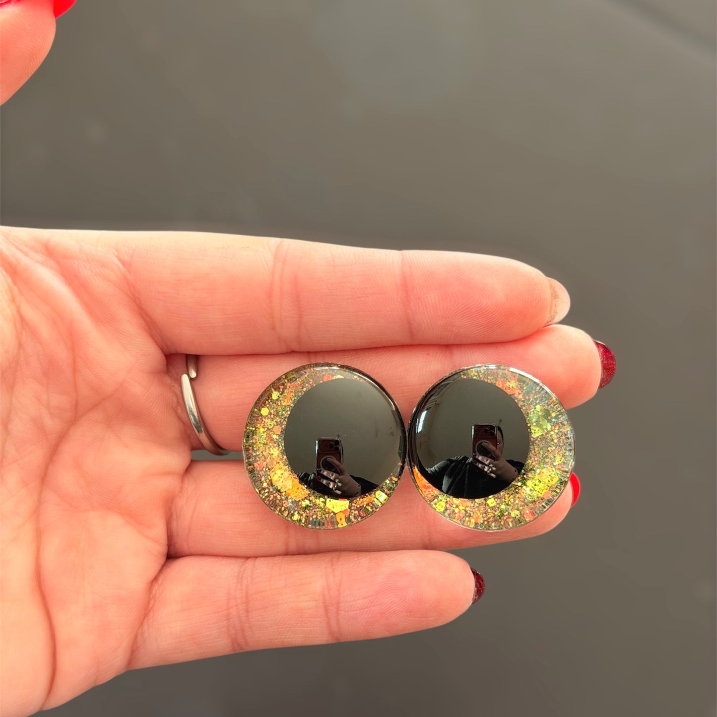 Yeux de sécurité (safety eyes) pour amigurumi et pour peluches au crochet Peints à la main avec paillettes et résine UV