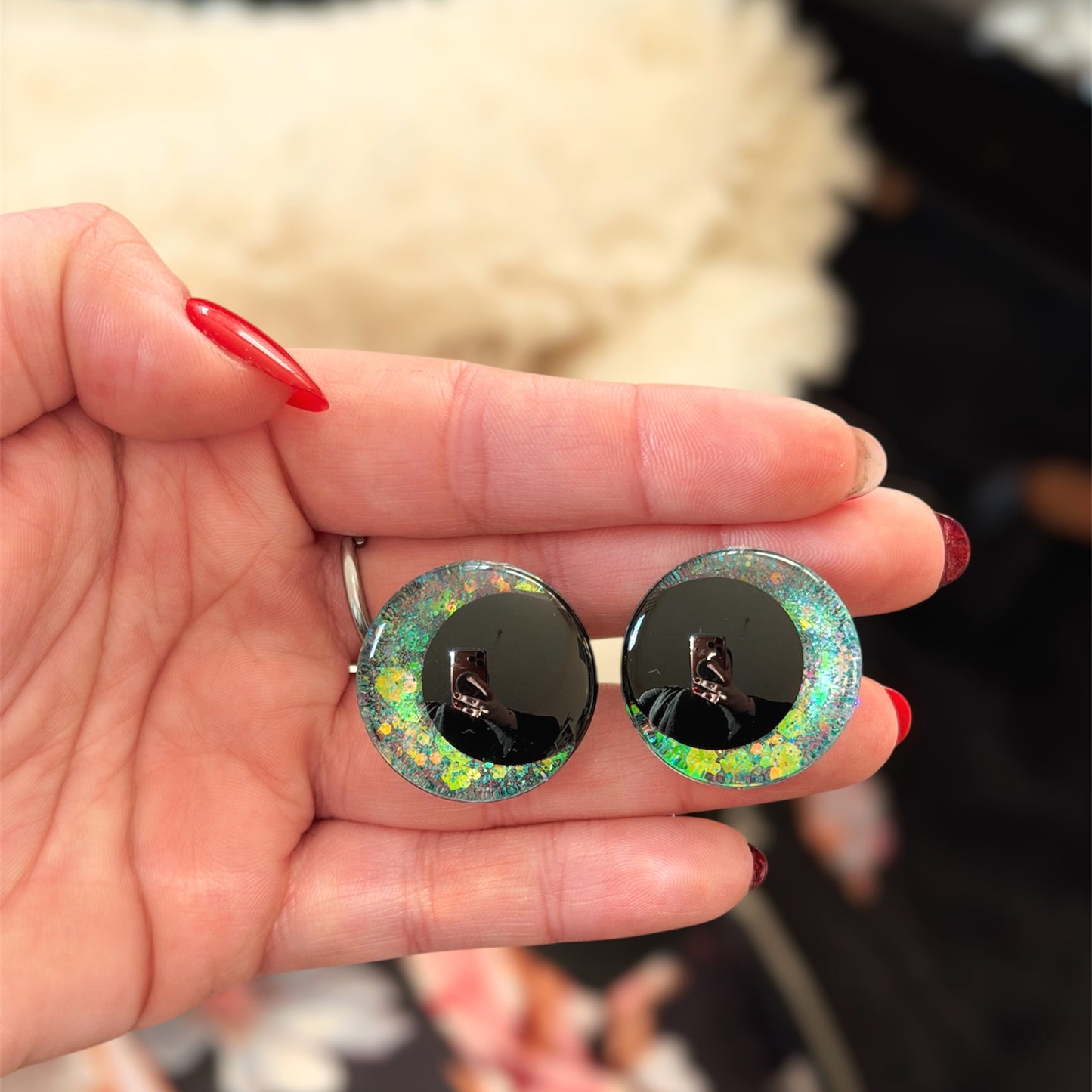 Yeux de sécurité (safety eyes) pour amigurumi et pour peluches au crochet Peints à la main avec paillettes et résine UV