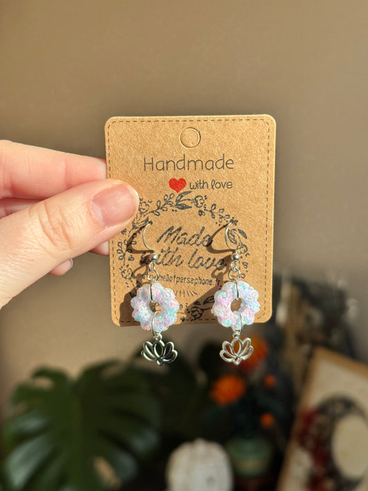 Boucles d’oreilles pendantes fleurs et lotus 💌