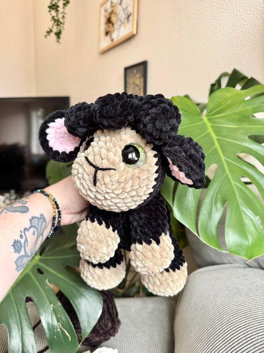 Peluche mouton au crochet — Doudou mouton 🐑