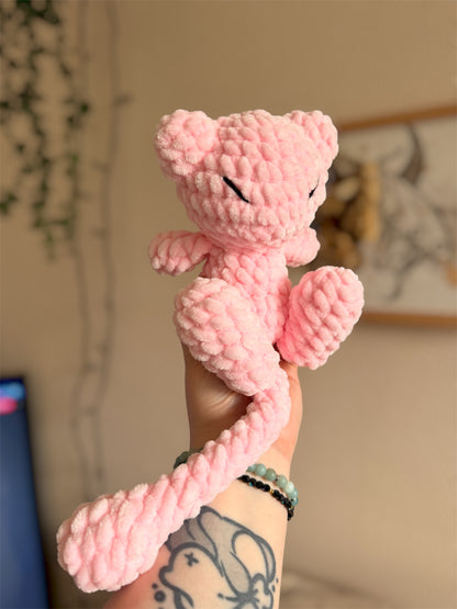 Peluche Mew au Crochet – Amigurumi Pokémon fait main 💗

Craquez pour ce belle peluche Mew au crochet, une création artisanale unique inspirée de l’univers Pokémon et crochetée à la main par mes soins.

