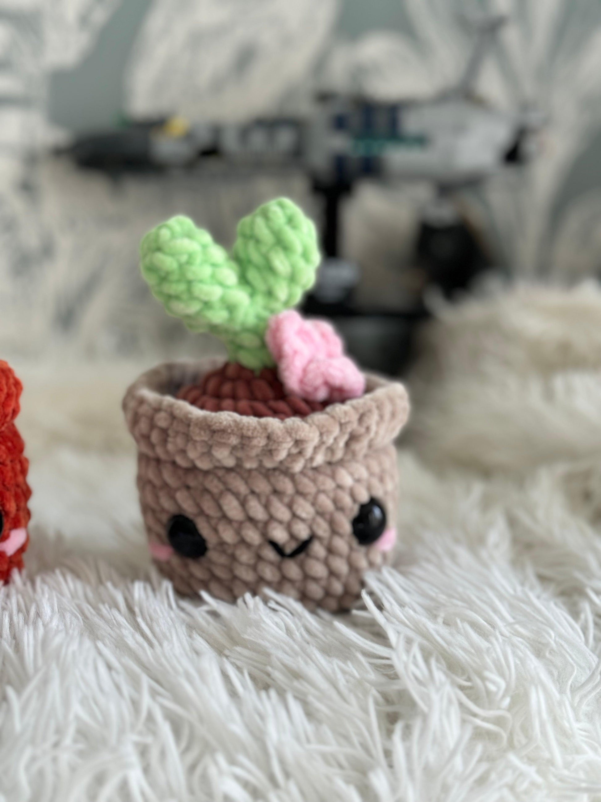 decoration plante en pot marron clair au crochet fait main fleurs et feuilles au crochet