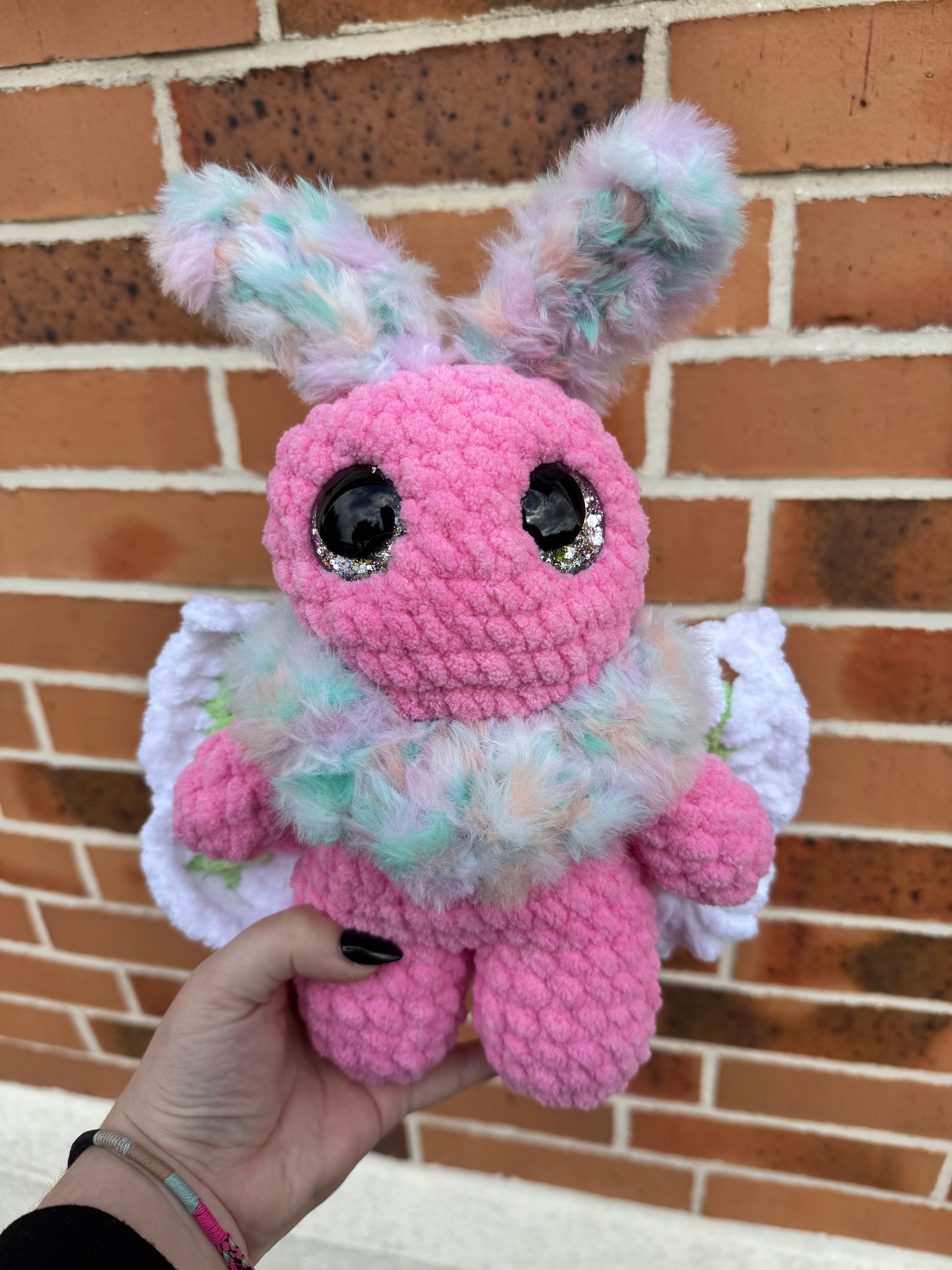 moth crochet peluche papillon de nuit amigurumi fait main