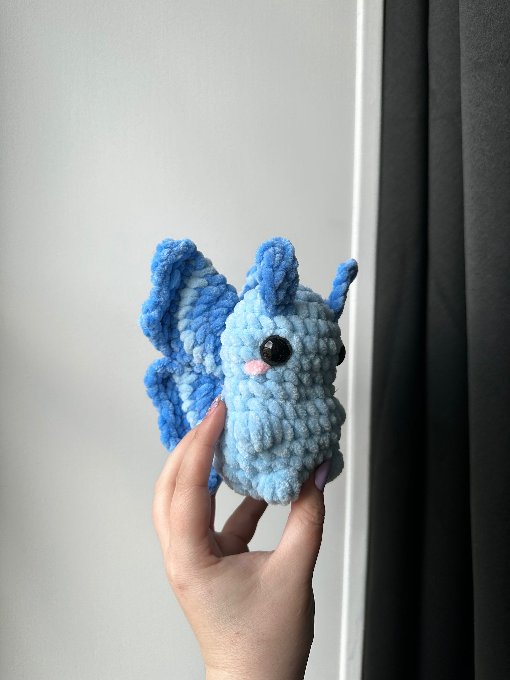 moth crochet peluche papillon de nuit amigurumi fait main