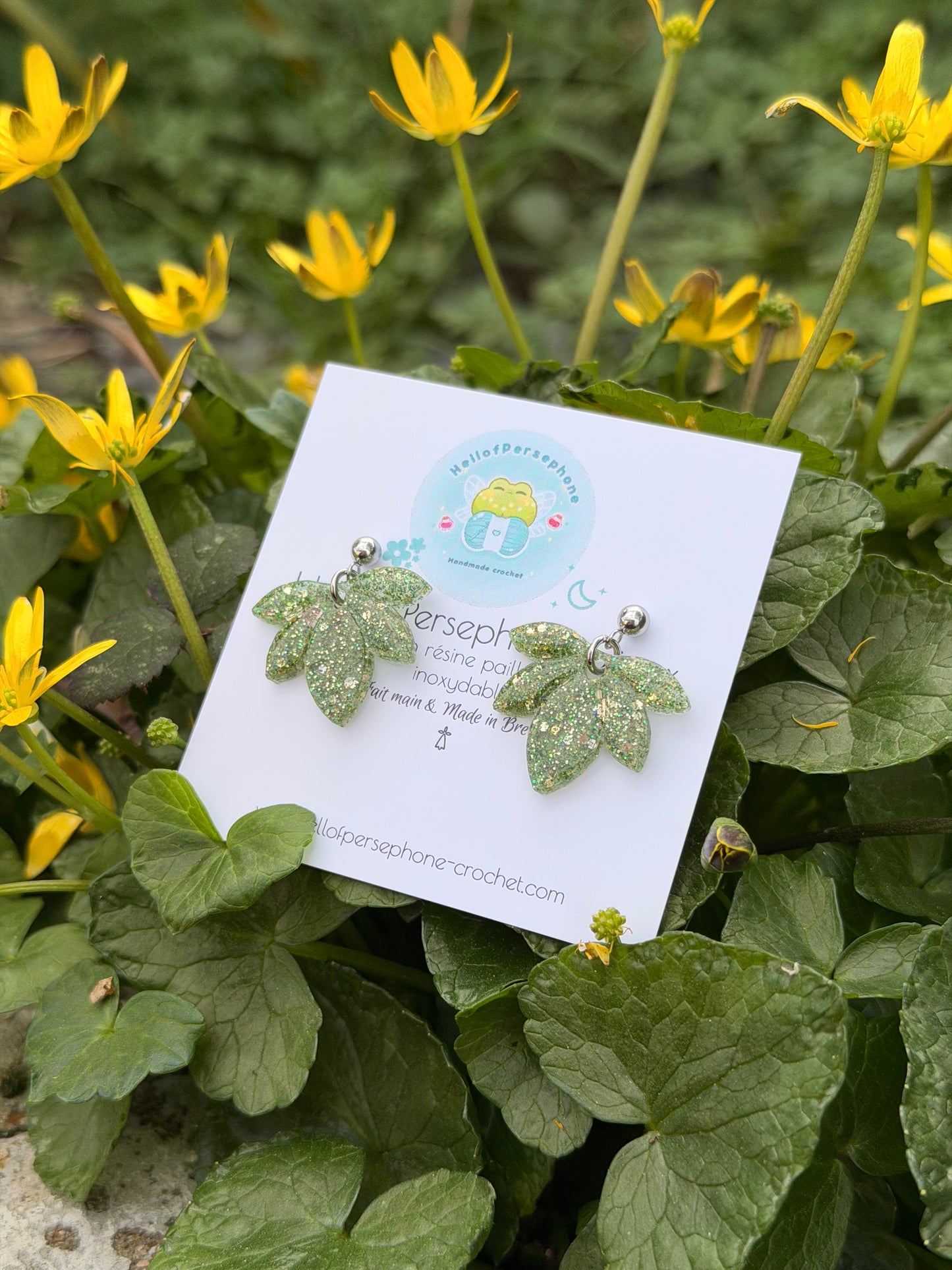 Boucles d'oreilles pendantes Fleurs Vertes en Résine Paillettes et Acier Inoxydable pour Femme Fait-Mains
