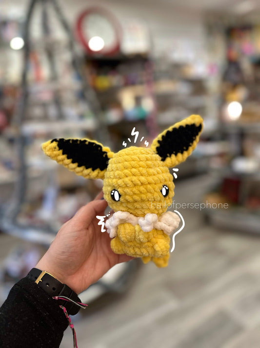 peluche voltali jolteon jaune pokemon au crochet amigurumi fait main