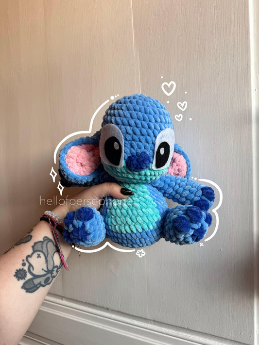 Peluche Stitch au crochet disney amigurumi fait main, peluche stitch crochet en laine chenille et yeux feutrines