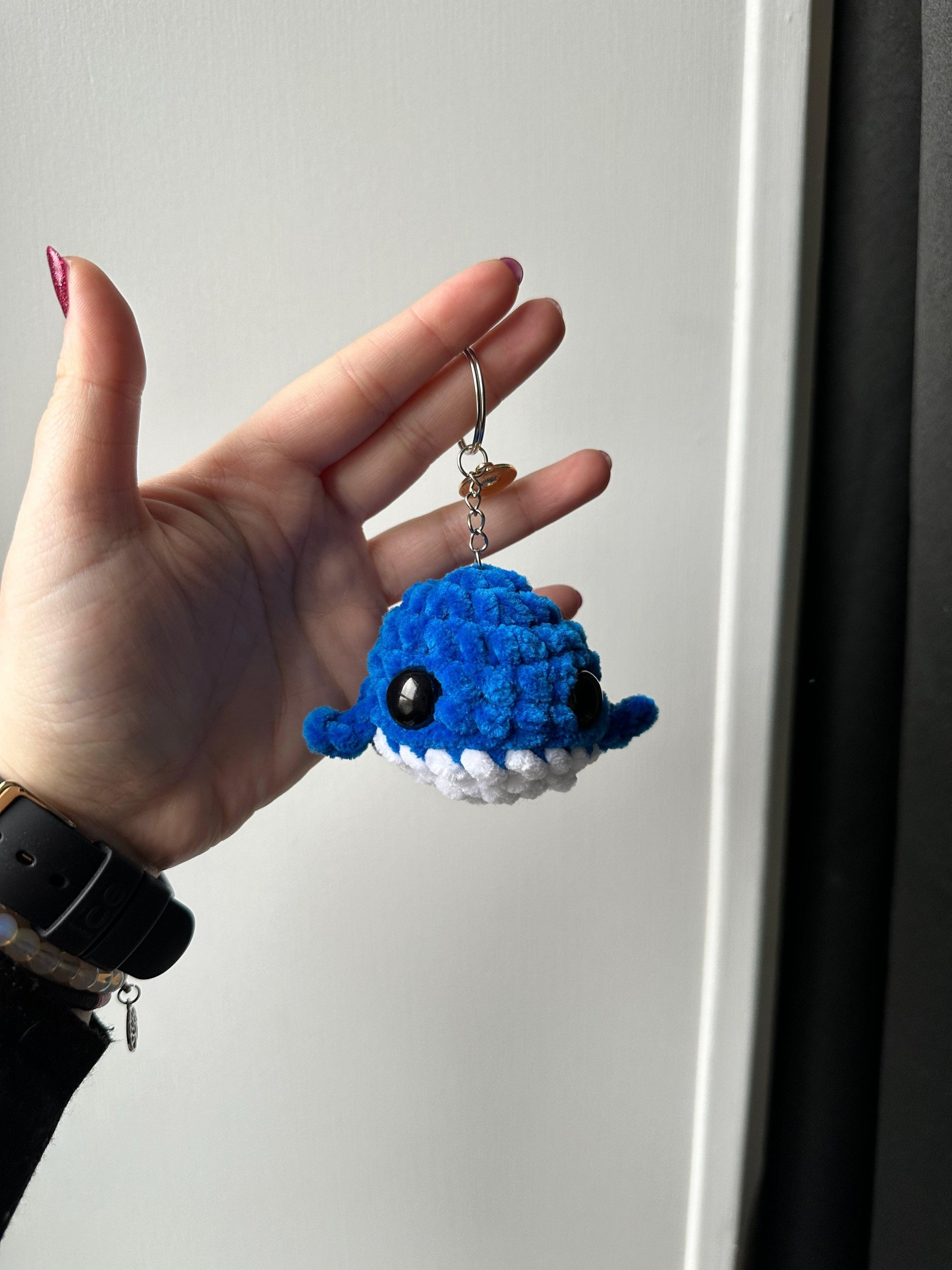 Porte clés baleine au crochet plusieurs coloris possible, personnalisable, amigurumi fait main