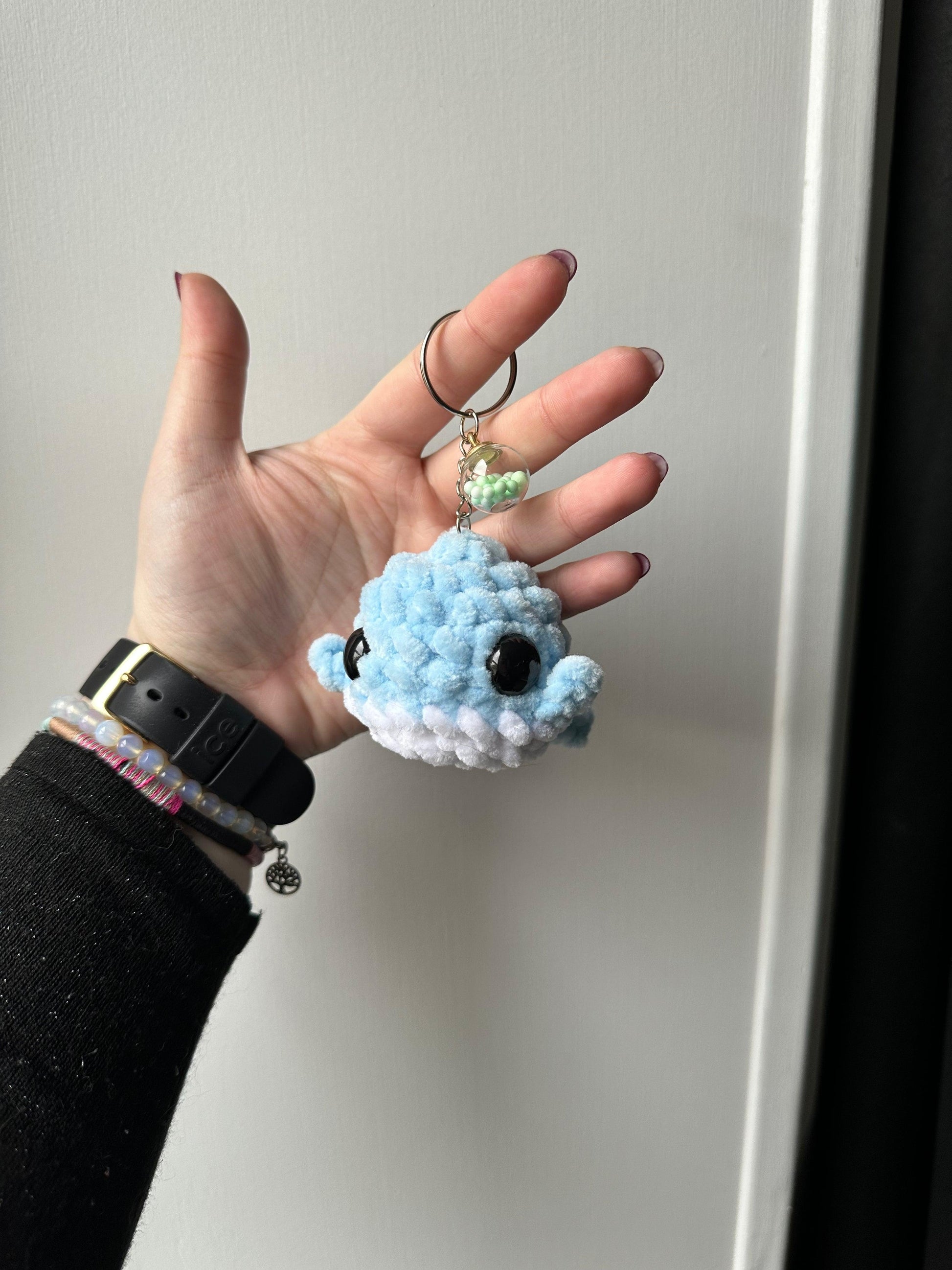 Porte clés baleine au crochet plusieurs coloris possible, personnalisable, amigurumi fait main