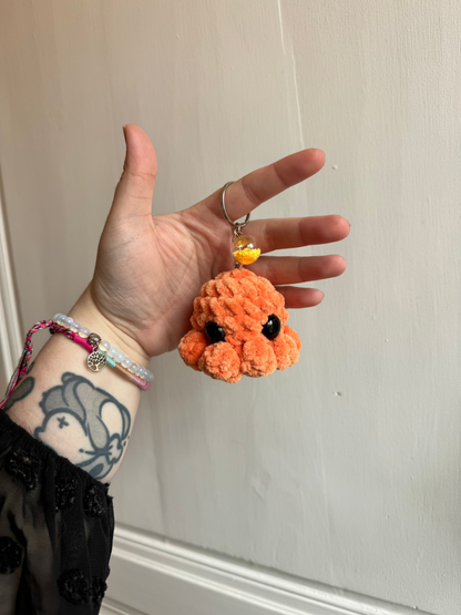 Porte-clés poulpe au crochet bleu orange amigurumi fait main porte clés artisanat idée cadeau, cadeau pour enfant, cadeau pour geek