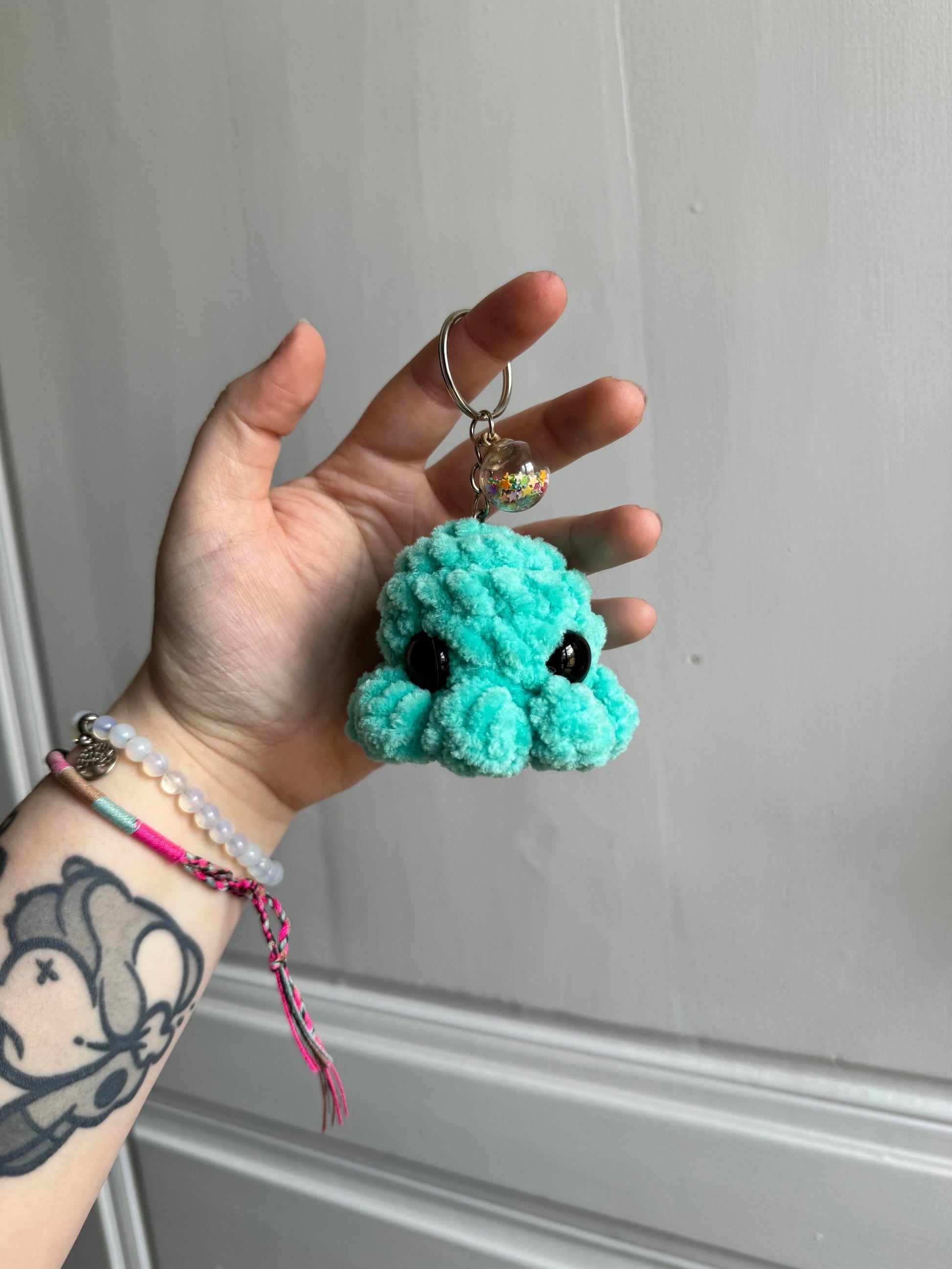 Porte-clés poulpe au crochet vert turquoise amigurumi fait main porte clés artisanal idée cadeau pour geek, fait en laine chenille
