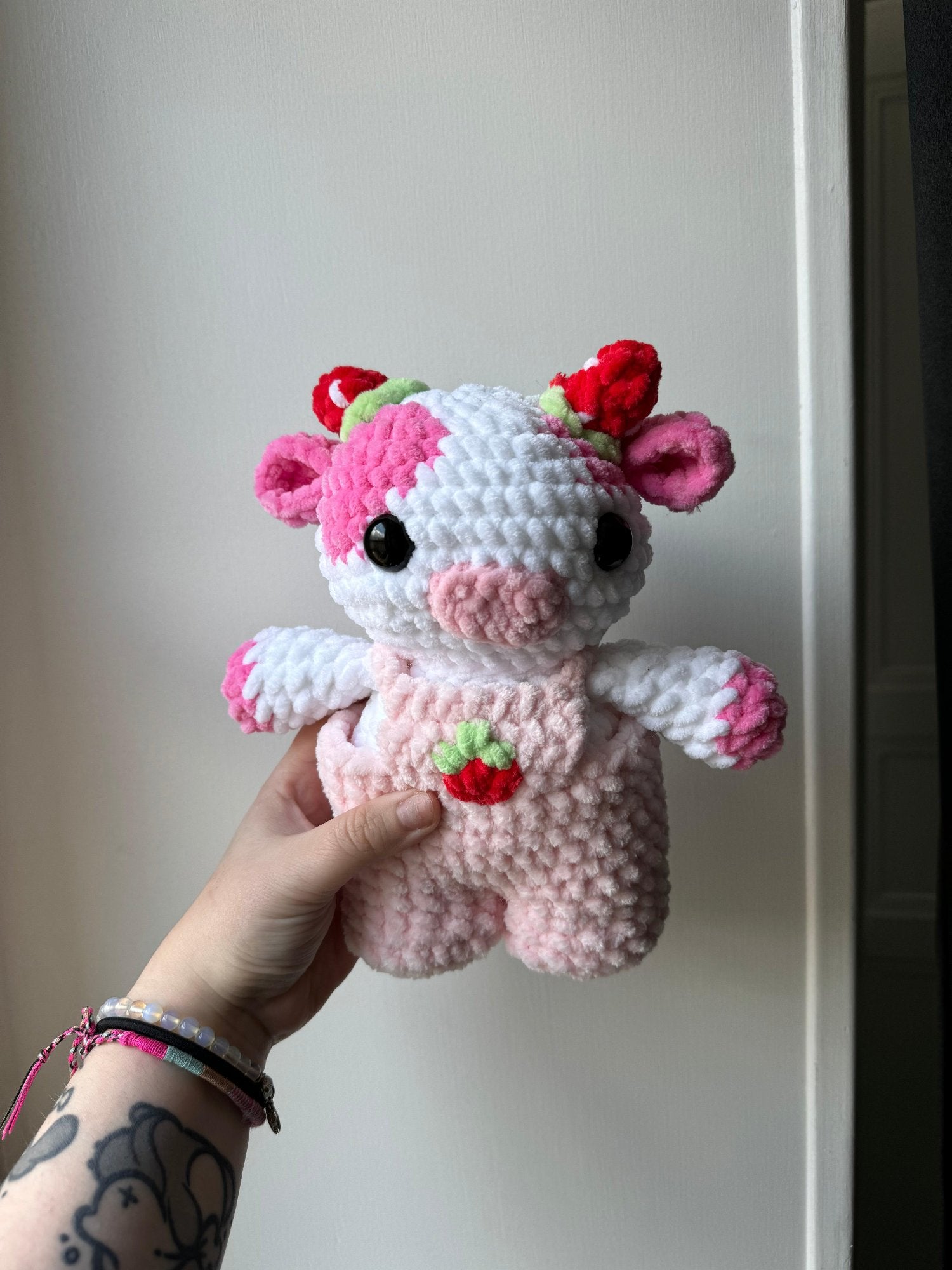 peluche vache au crochet salopette fruits fraise