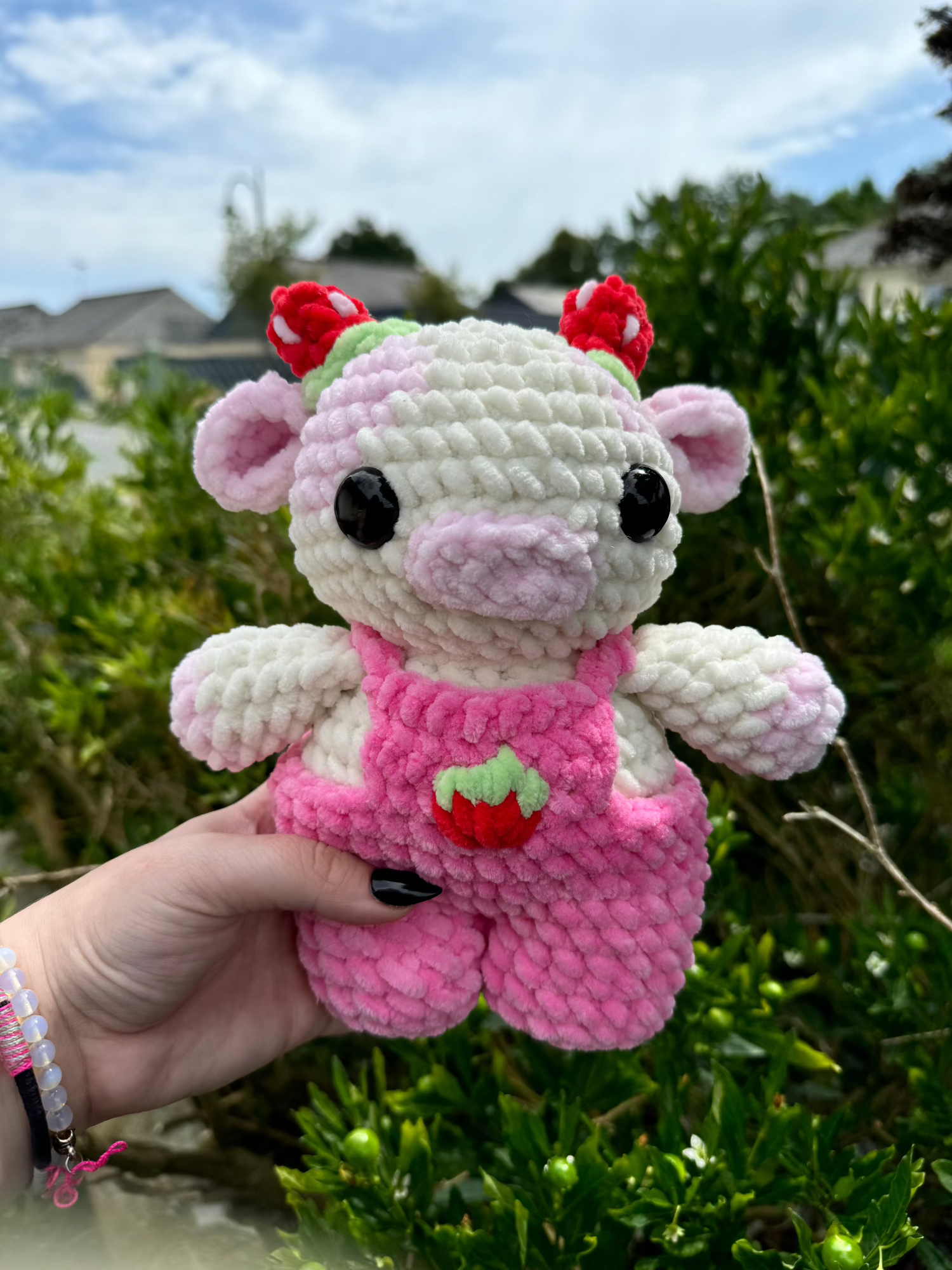 peluche au crochet vache fraise salopette rose amigurumi 100% fait main