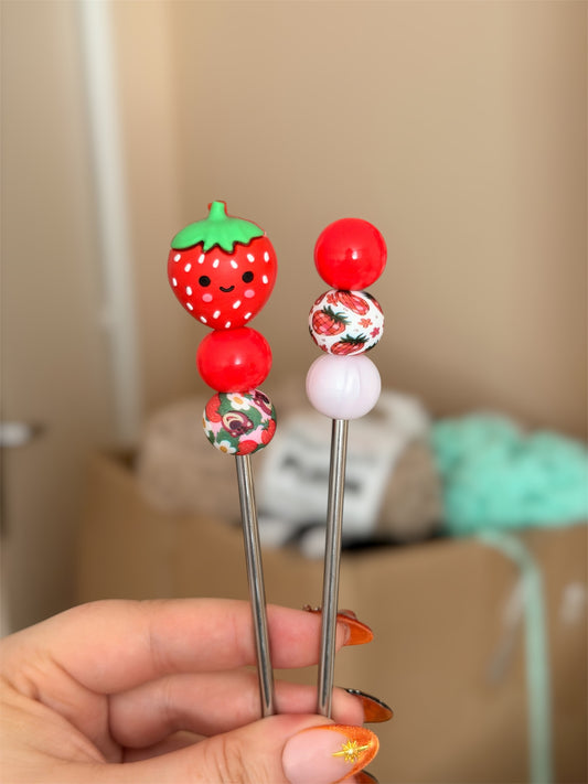 Amisticks, amigurumi sticks pour peluches amigurumi - Materiel pour le crochet 🧶

Ajoute un nouveau crochet à ta collection avec ces beaux amigurumi sticks et leurs perles en silicone super mignonnes !

Chaque amigurumi stick est assemblé avec soin avec des perles en silicone, ce qui en fait un bel ajout à la boîte à outils de tout crocheteur ou crocheteuse ! Ces amigurumi sticks sont non seulement esthétiques, mais également confortables à tenir et à utiliser, permettant de coudre plus facilement