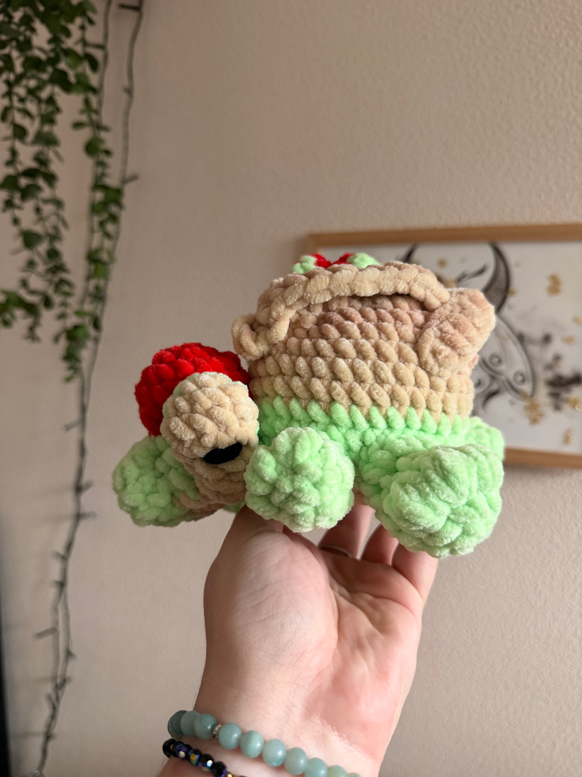 Peluche Dratatin (Appletun) au Crochet – Amigurumi Pokémon fait main

Craquez pour cette peluche Dratatin en crochet, une création artisanale unique inspirée de l’univers Pokémon et crochetée à la main par mes soins. Douce et idéale pour la serrer toute contre soi pour une séance de câlins, cette marmotte électrique ravira les fans de Pokémon !