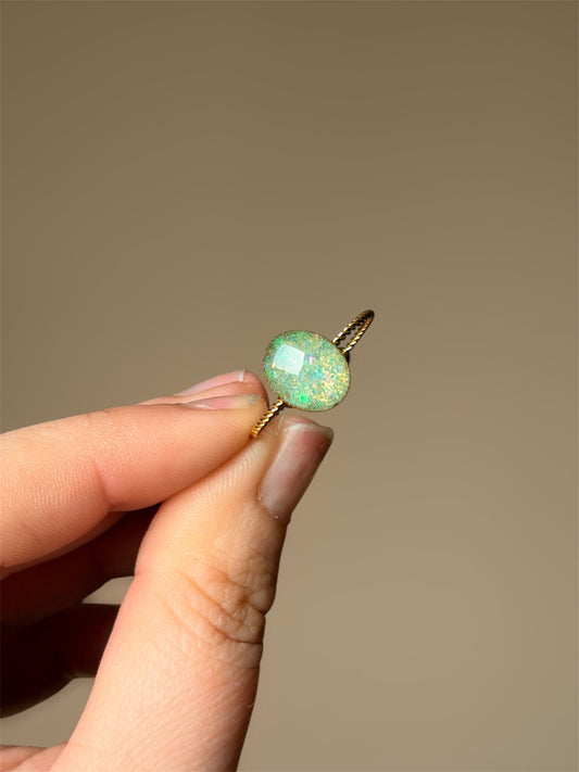 ✨ Bague ajustable en acier inoxydable et résine pailletée – faite main en France 🇫🇷

Ajoute une touche de lumière à ton quotidien avec cette bague ajustable en acier inoxydable, ornée d’un cabochon en résine pailletée faite main aux couleurs de l'opale. Un bijou élégant, durable et facile à porter, pensé pour s’adapter à toutes les mains.