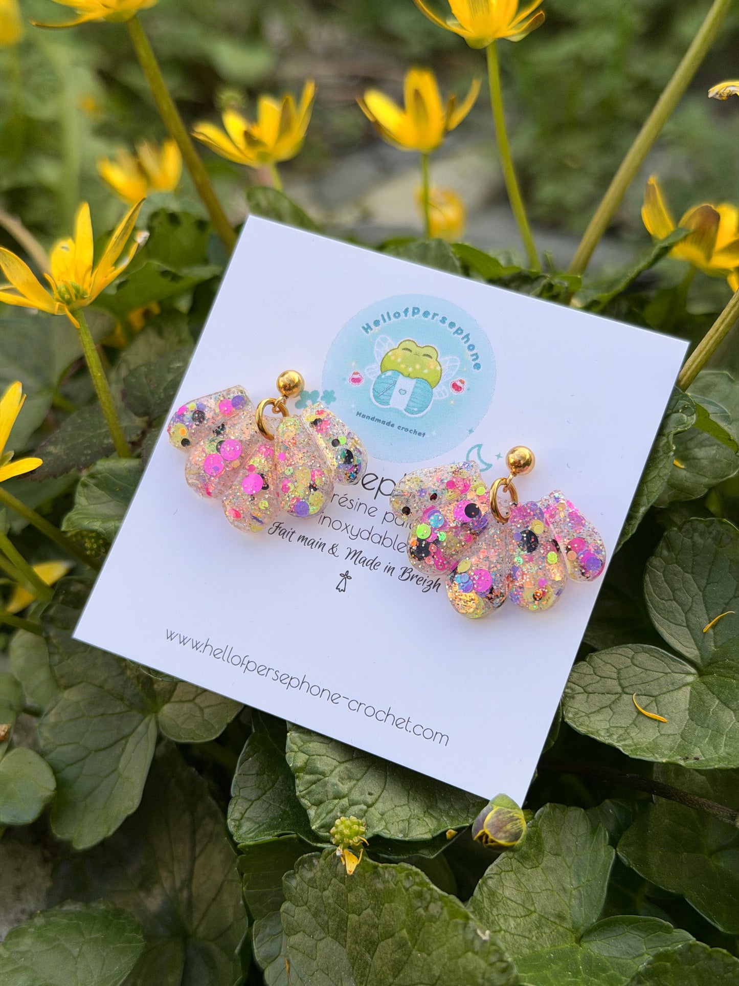 Boucles d'oreilles pendantes Fleurs de Lotus en Résine Paillettes Multicolores et Acier Inoxydable Fait Main pour Femme