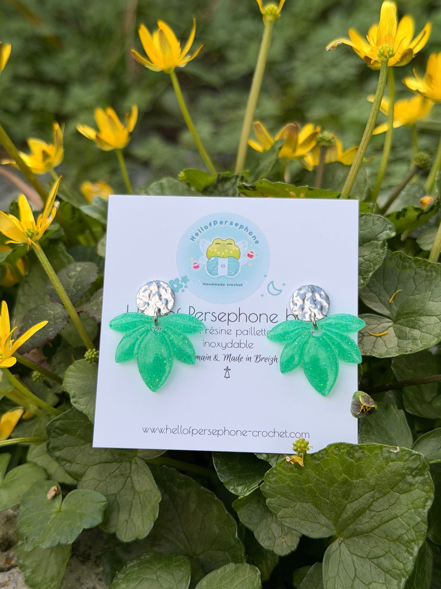 Boucles d'oreilles pendantes Fleurs Vertes en Résine Paillettes et Acier Inoxydable pour Femme Fait-Mains