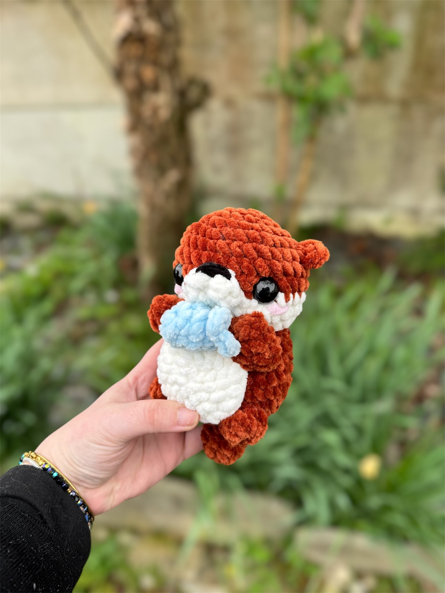 peluche au crochet, peluche loutre au crochet, amigurumi loutre chonky otter plushie