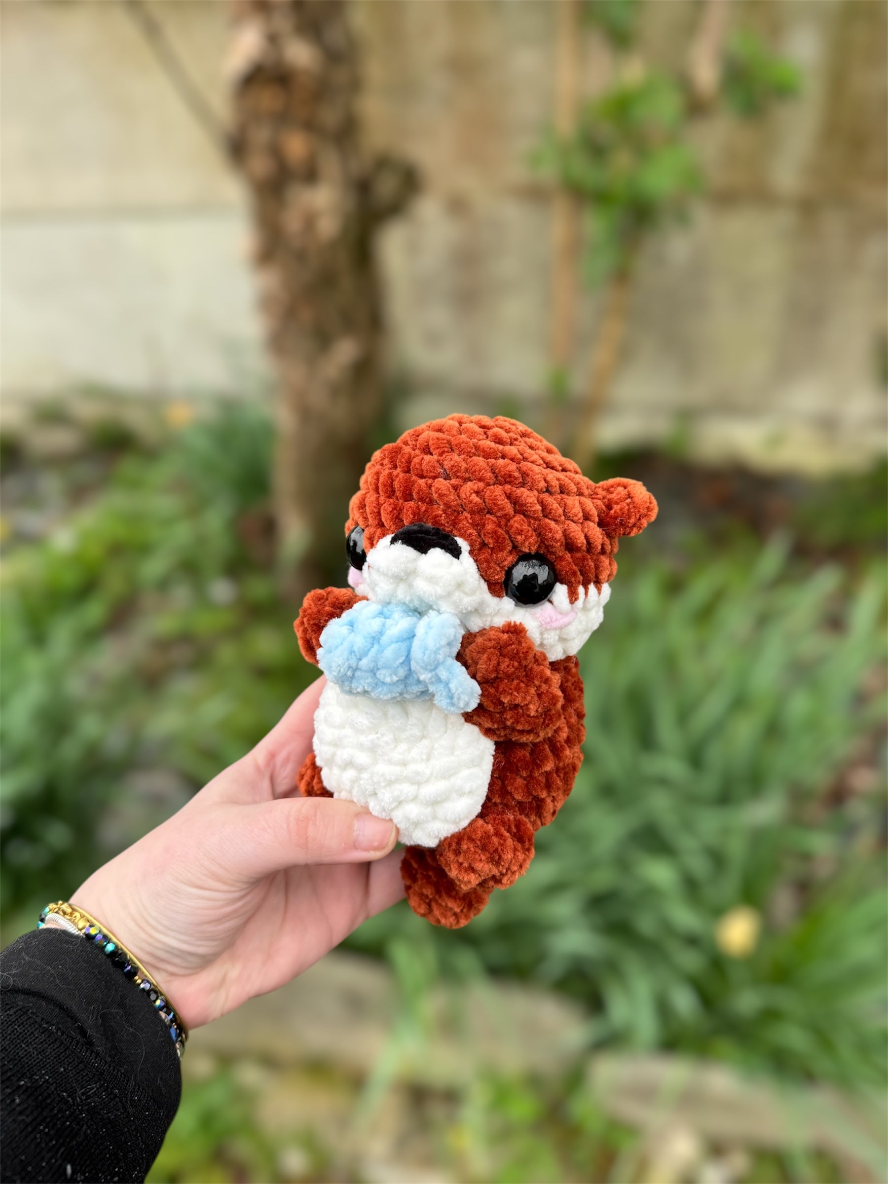 peluche au crochet, peluche loutre au crochet, amigurumi loutre chonky otter plushie