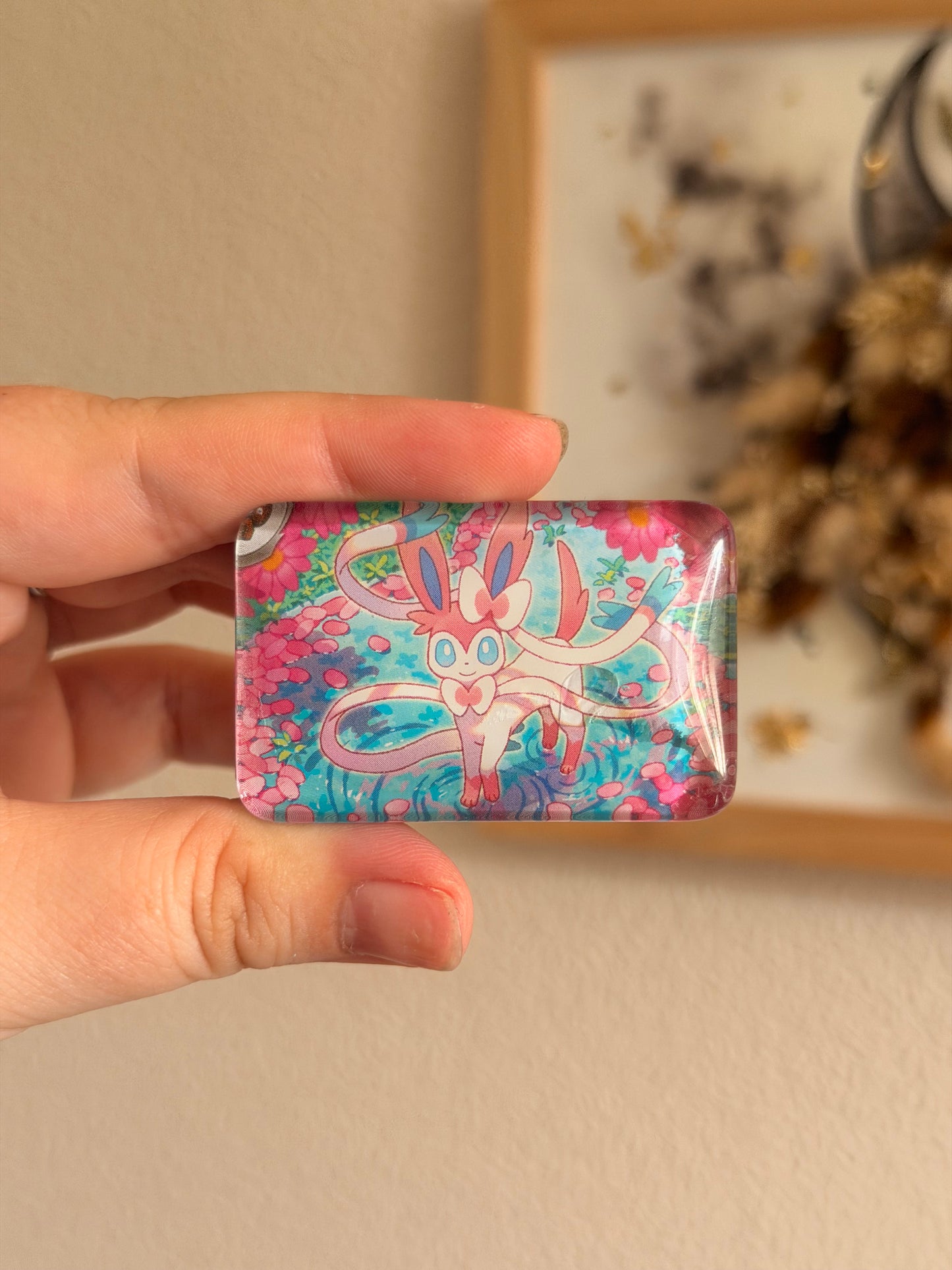 aimant pour frigo nymphali pokemon, magnet nymphali fait main avec de vraies cartes pokémon