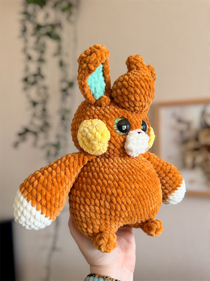 Peluche Pohmotte au Crochet – Amigurumi Pokémon fait main

Craquez pour cette peluche Pohmotte en crochet, une création artisanale unique inspirée de l’univers Pokémon et crochetée à la main par mes soins. Douce et idéale pour la serrer toute contre soi pour une séance de câlins, cette marmotte électrique ravira les fans de Pokémon !