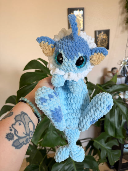 Peluche Aquali (Vaporeon) au Crochet - Amigurumi Pokémon fait main

Craquez pour cette peluche Aquali au crochet, une création artisanale unique inspirée de l’univers Pokémon et crochetée à la main par mes soins. Avec ses 30-35cm, cette peluche amigurumi fait main impressionnera par sa taille et surtout sa douceur.