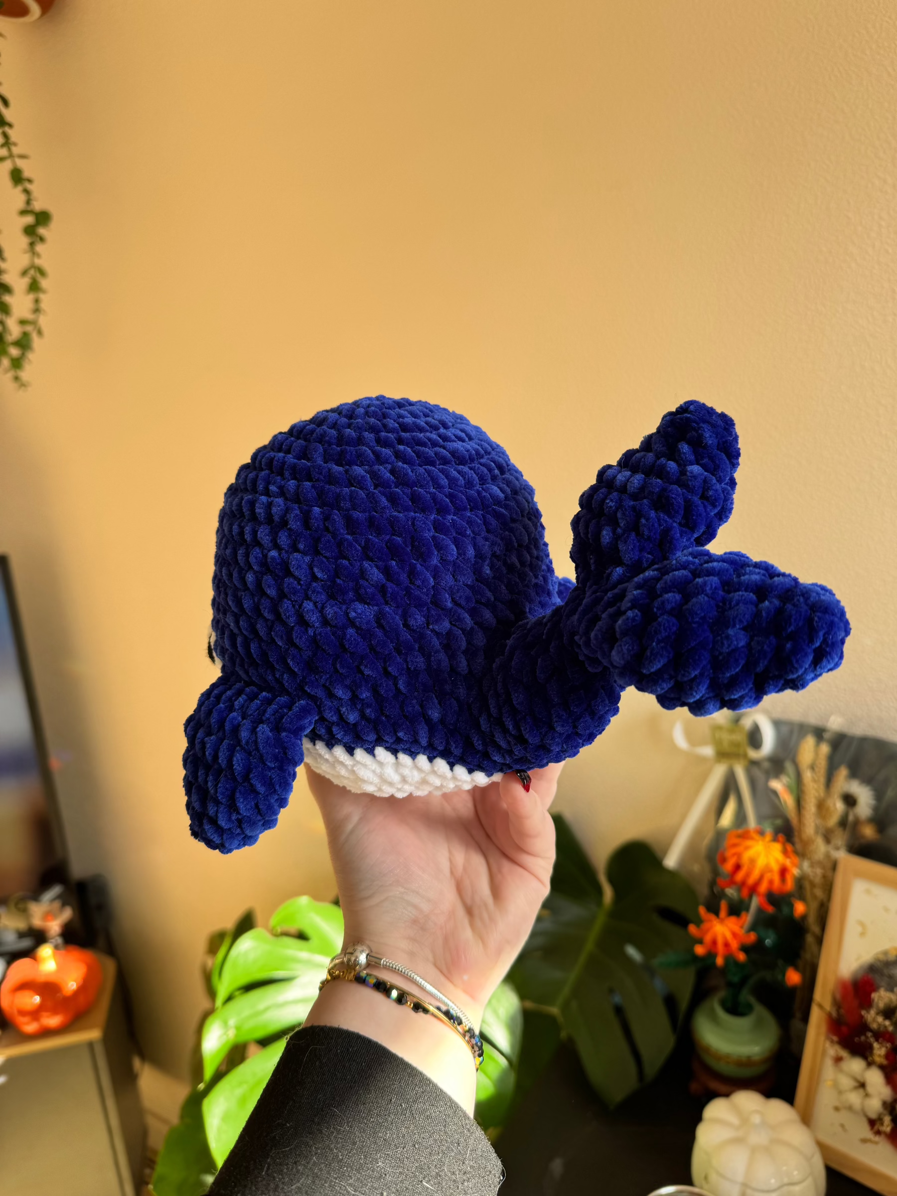 peluche crochet baleine normes CE pour bébés et prématurés, laine chenille douce certifiée OEKO-Tex hypoallergénique et sans danger pour les enfants made in france