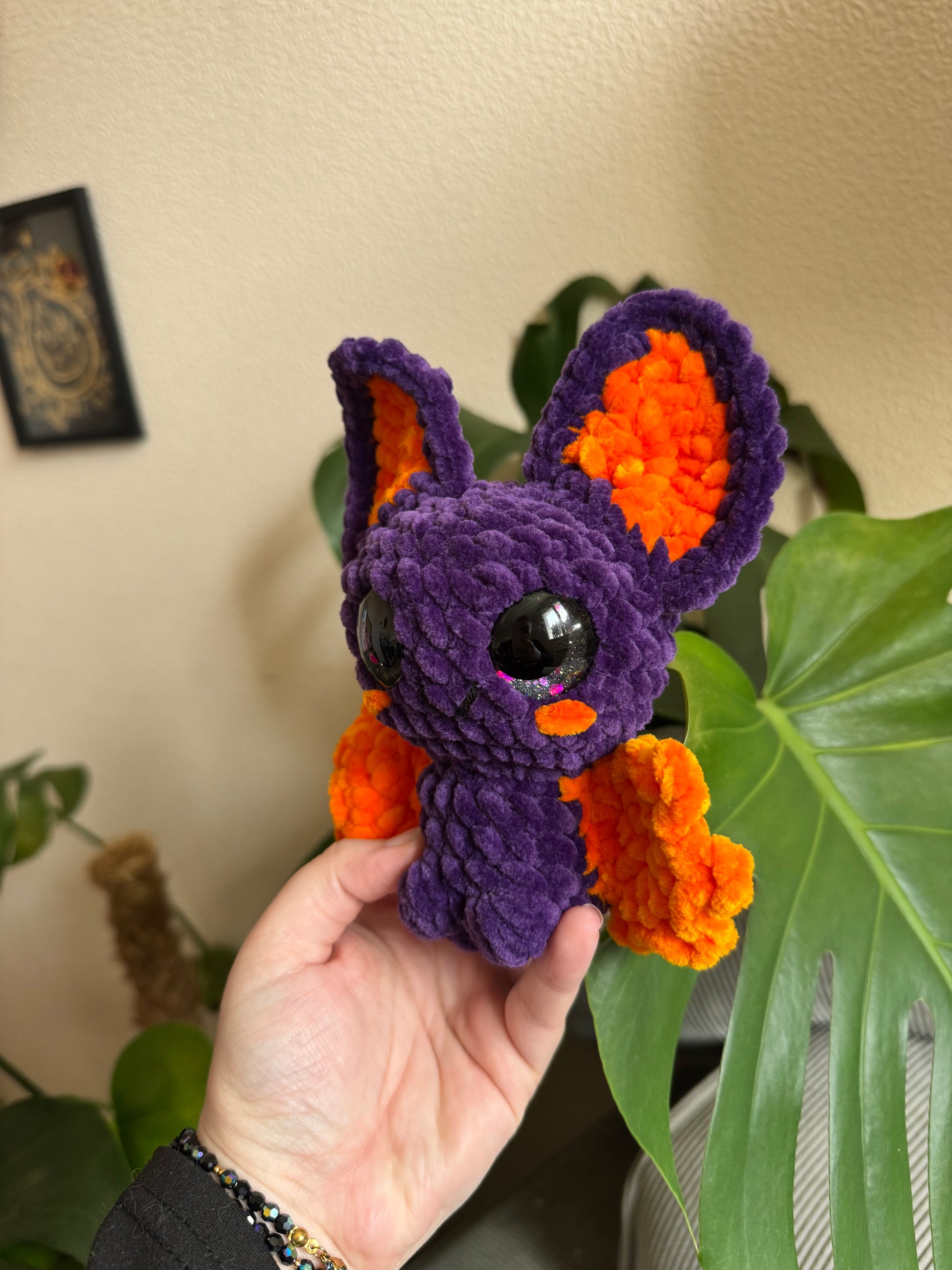 peluche chauve souris au crochet violet orange cadeau décor halloween