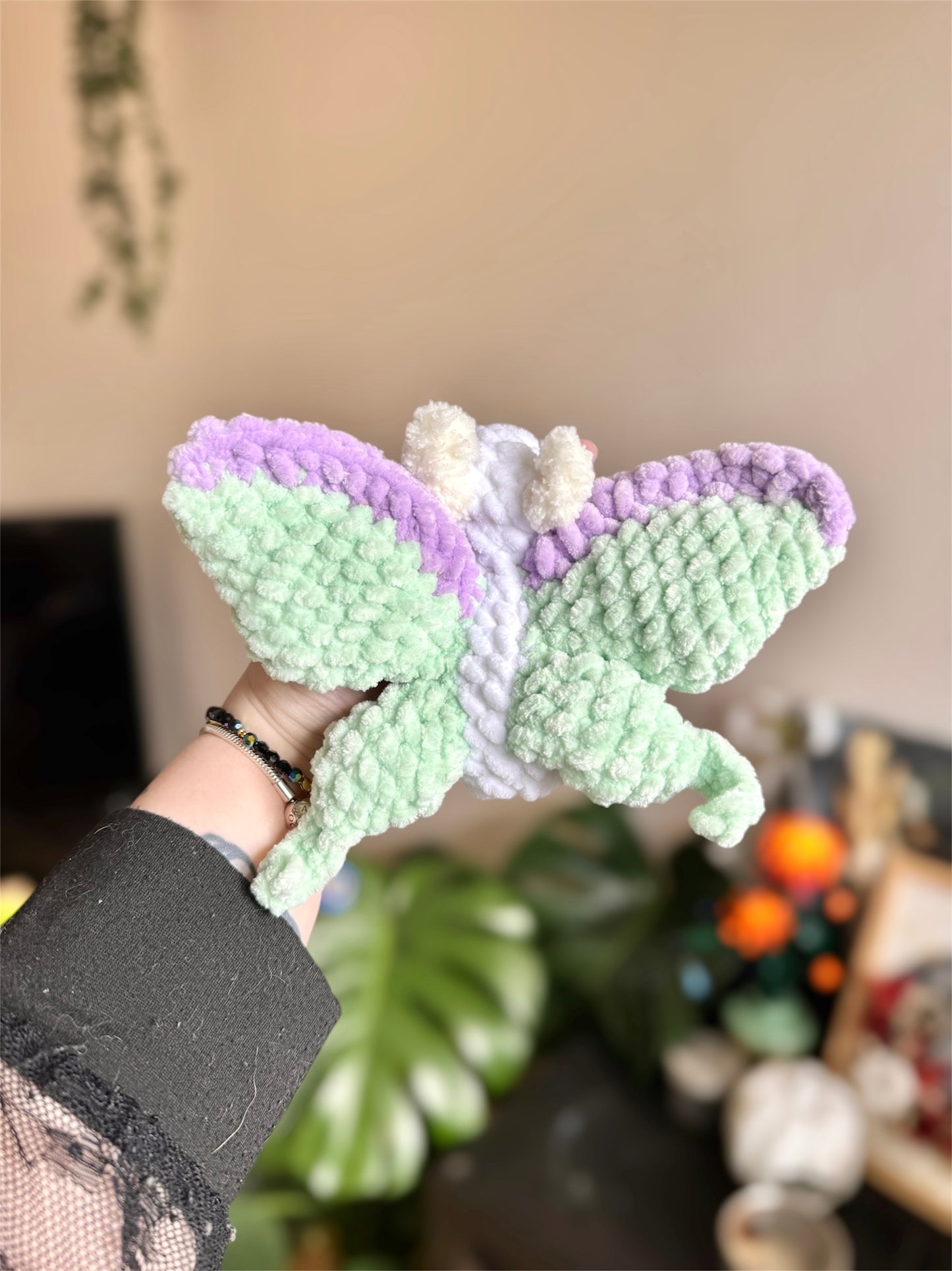 peluche crochet luna moth amigurumi papillon de nuit, peluche crochet fait main en France