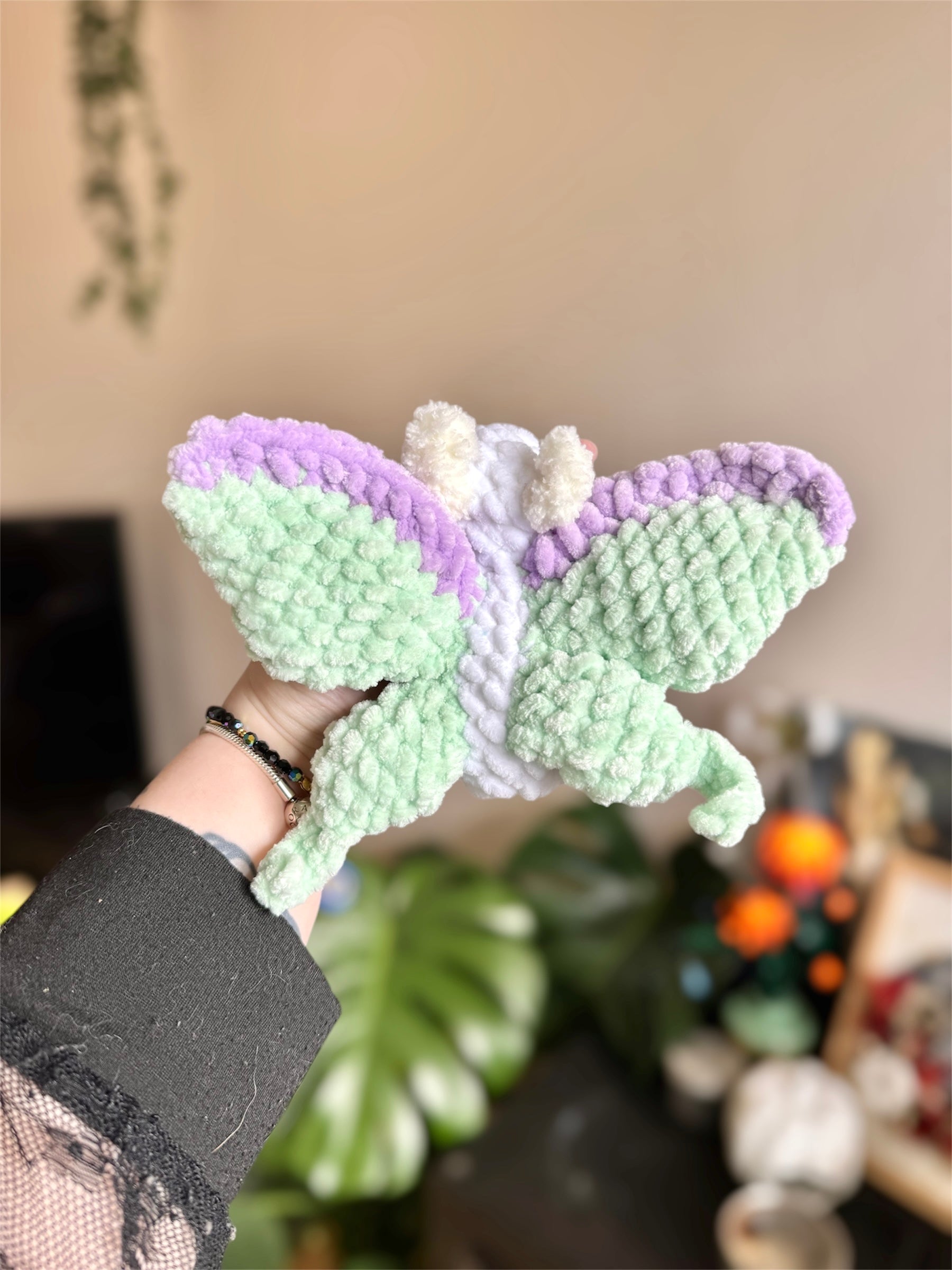 peluche crochet luna moth amigurumi papillon de nuit, peluche crochet fait main en France
