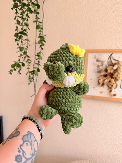 peluche crocodile faite main en crochet par une petite créatrice, couleurs vert et forme mignonne, amigurumi crocodile en crochet