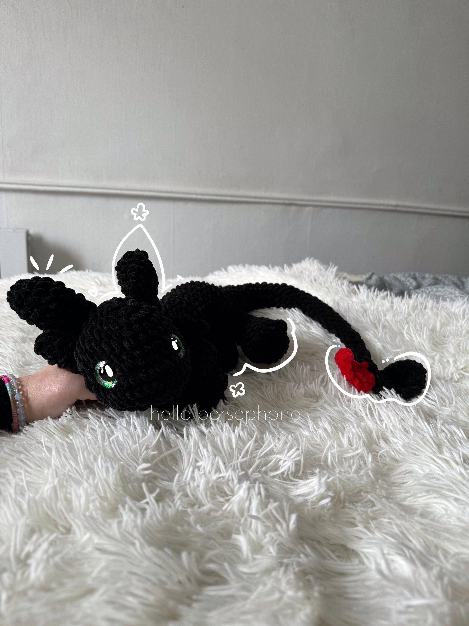peluche dragon crocmou toothless au crochet grosse peluche parfaite pour les câlins, cadeau idéal pour enfants et geek, fait main en France par une petite créatrice bretonne